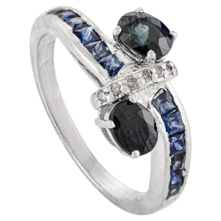 in vendita:  Anello Bypass con zaffiro blu naturale e diamante in argento 925 di Silvorra da 3,25 carati