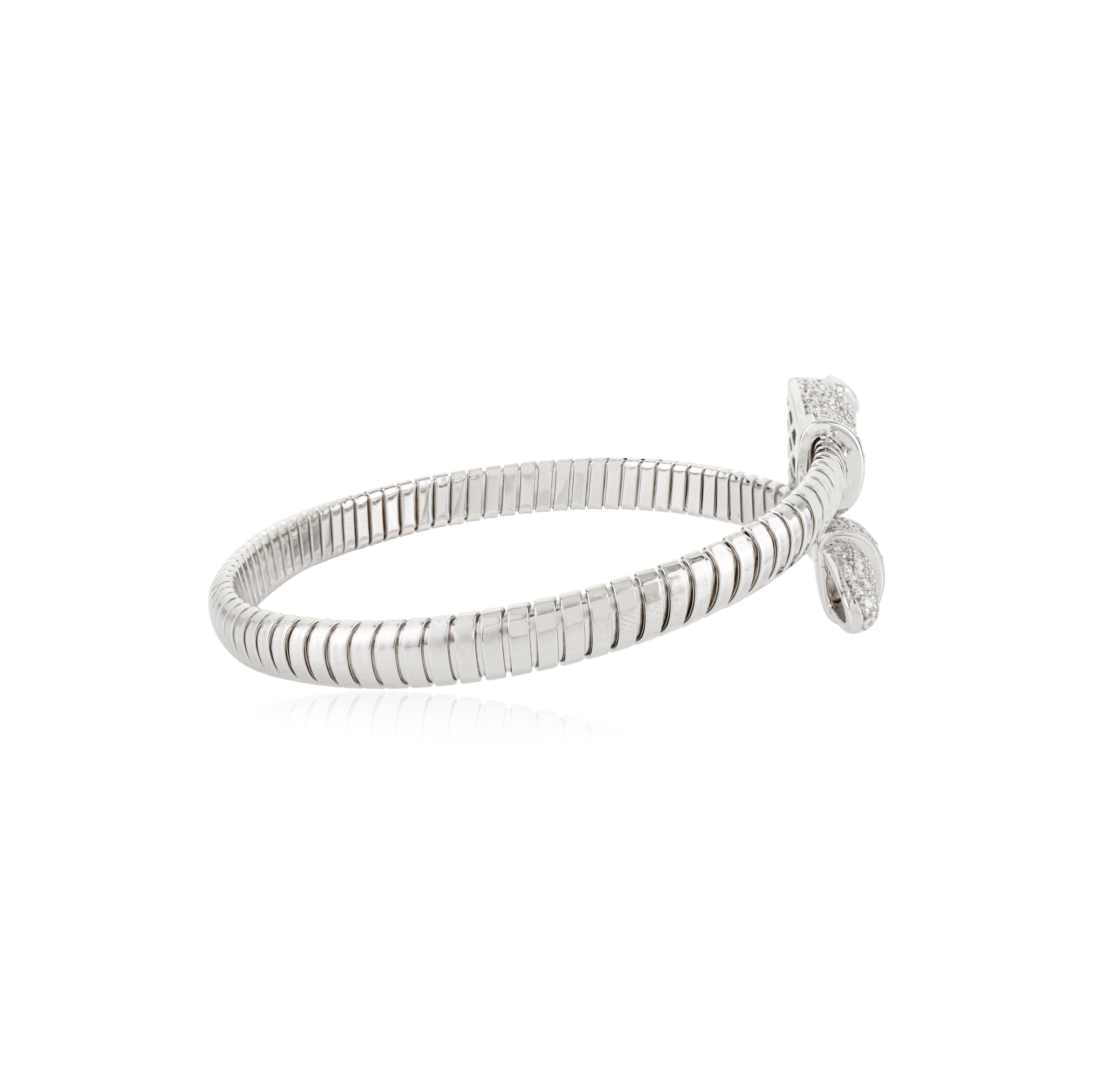 Art déco A Silver 925 Bracelet manchette serpent à deux têtes en argent 925 avec yeux en zircon poire en vente