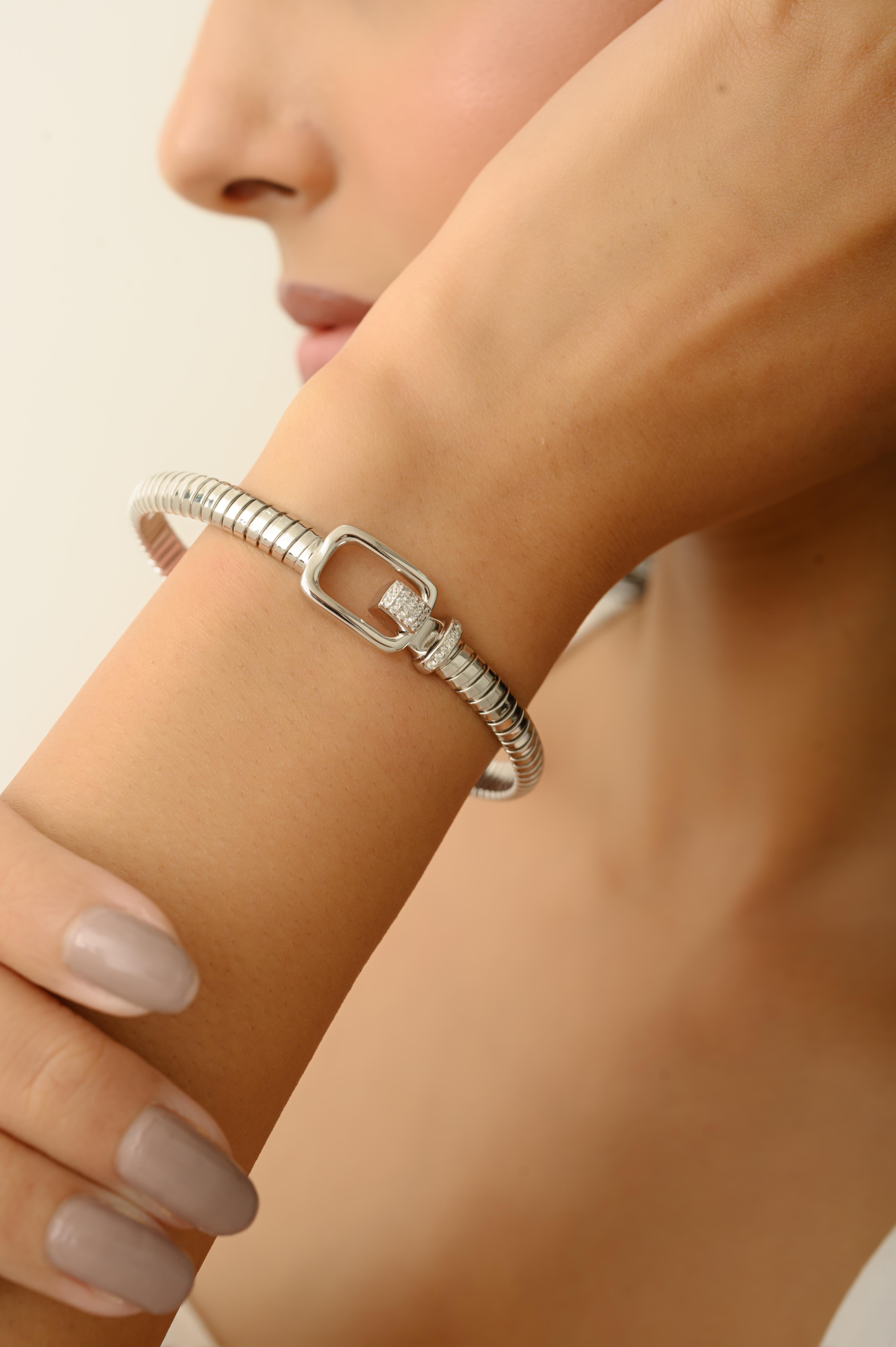 Donna Bracciale con fibbia moderna a coste in argento 925 di Silvorra con zirconi scintillanti in vendita