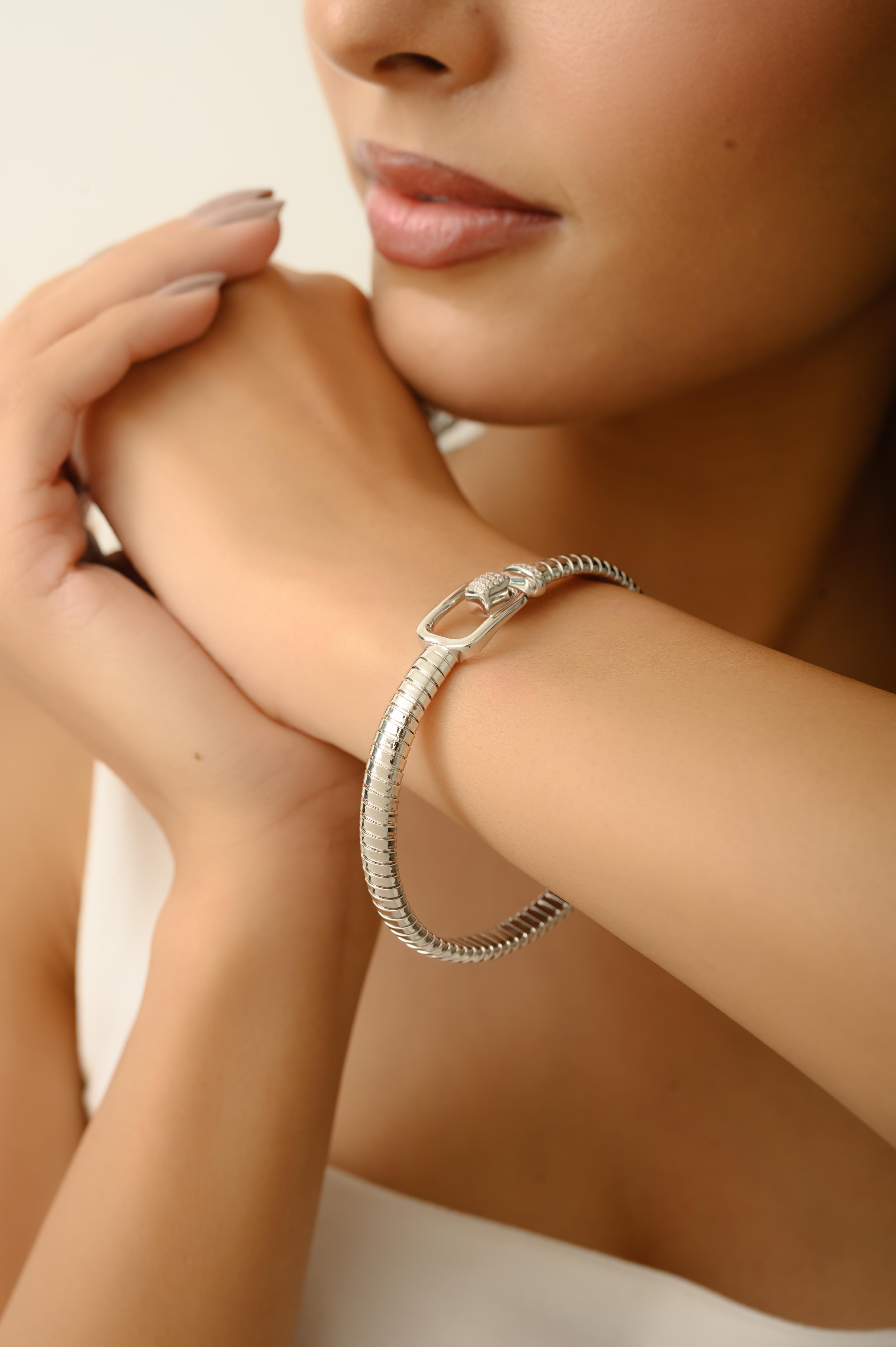 Bracciale con fibbia moderna a coste in argento 925 di Silvorra con zirconi scintillanti in vendita 2