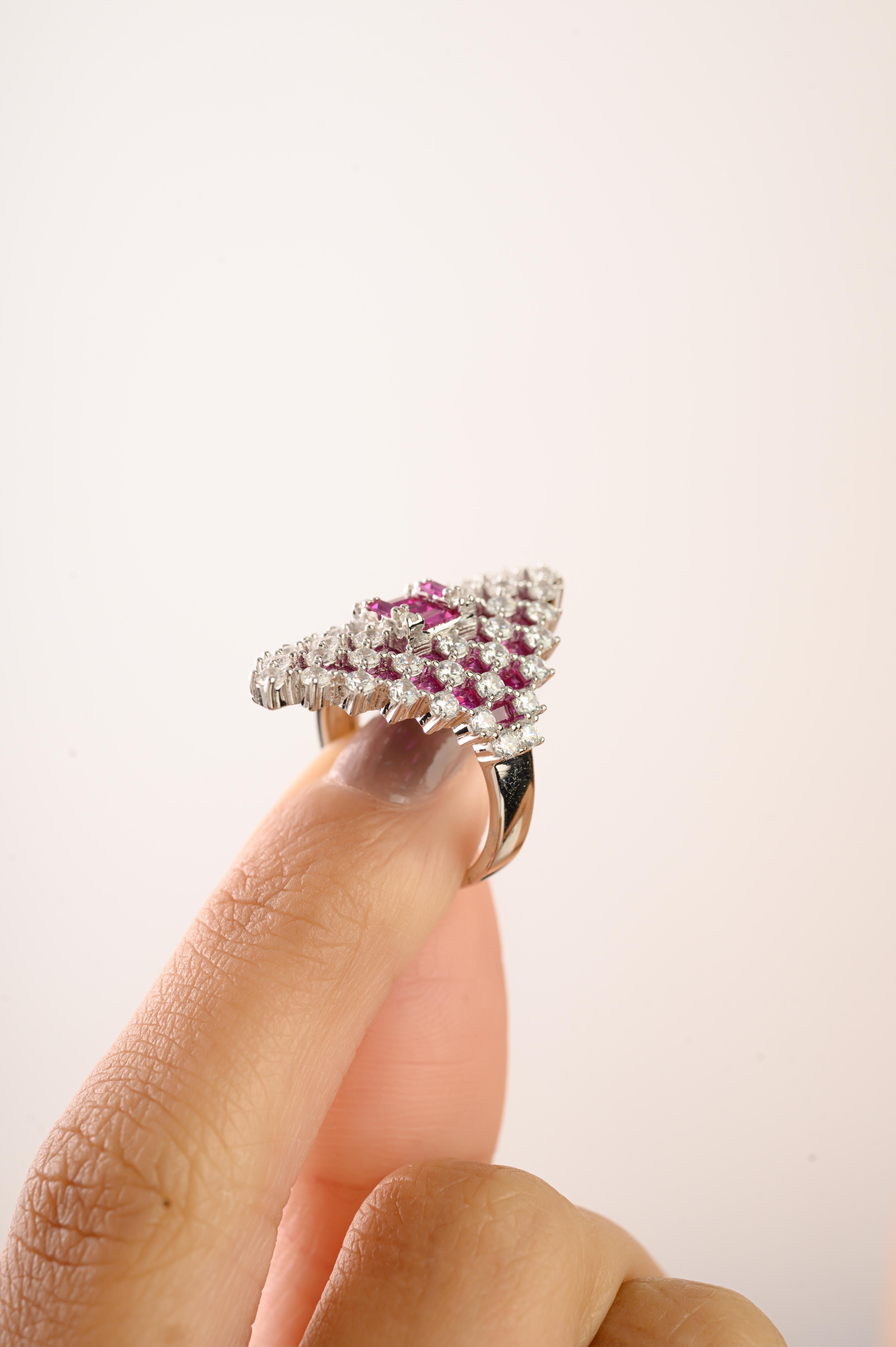 in vendita:  Anello da cocktail modernista in argento 925 di Silvorra con Baguette Cubic Zirconia rossa e bianca 6