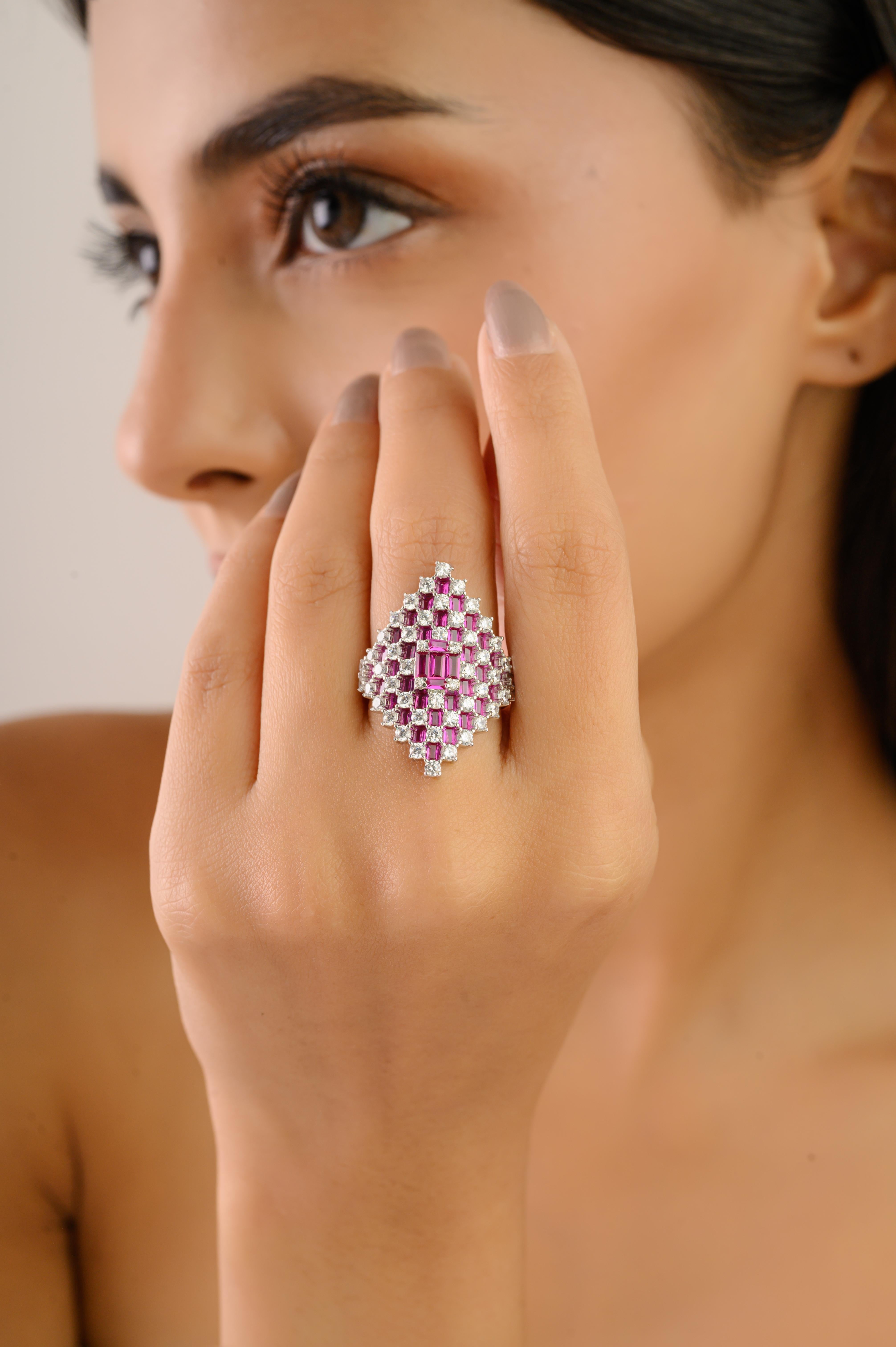 in vendita:  Anello da cocktail modernista in argento 925 di Silvorra con Baguette Cubic Zirconia rossa e bianca 2