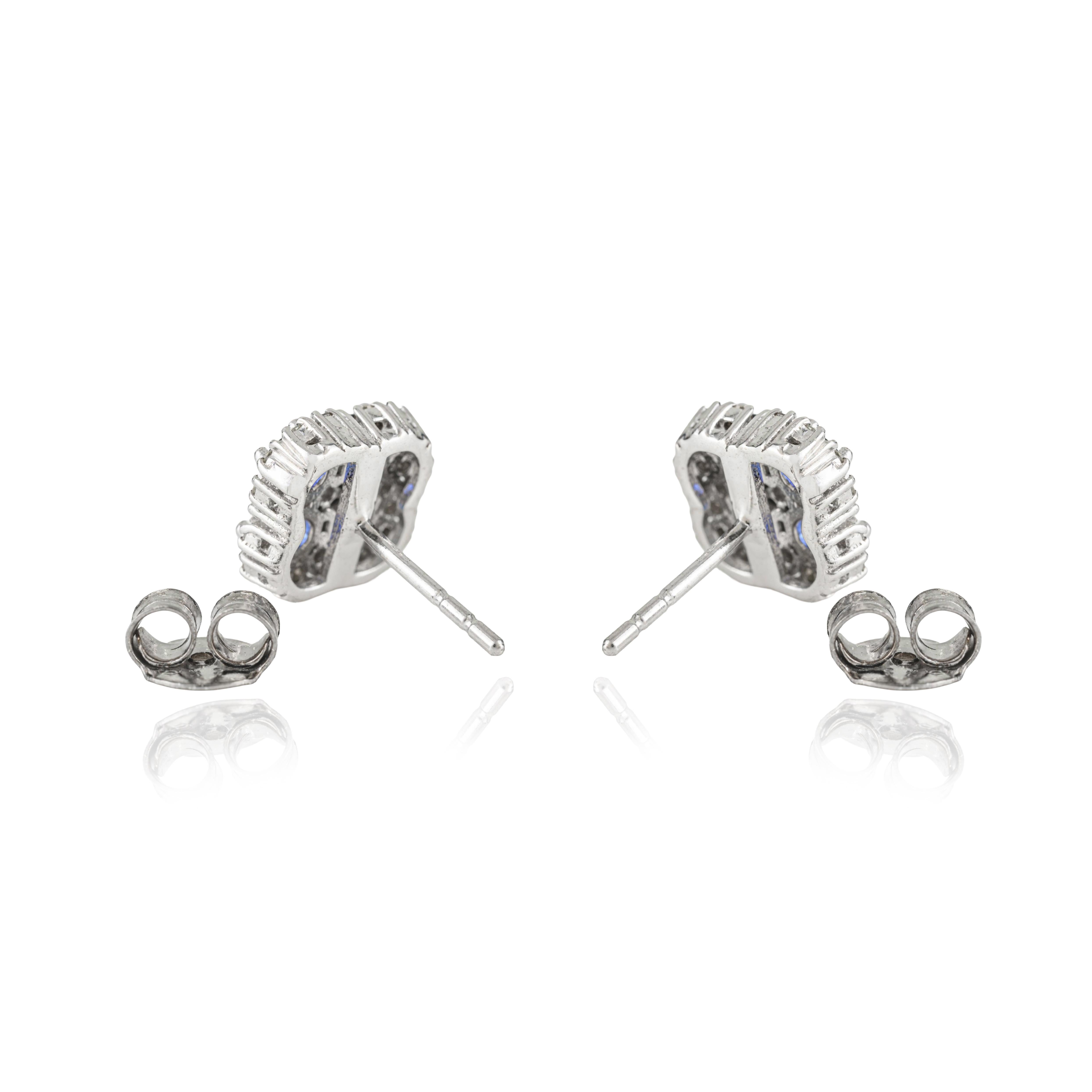 Orecchini a grappolo con zaffiro blu naturale e diamanti in argento 925 di Silvorra in vendita 1