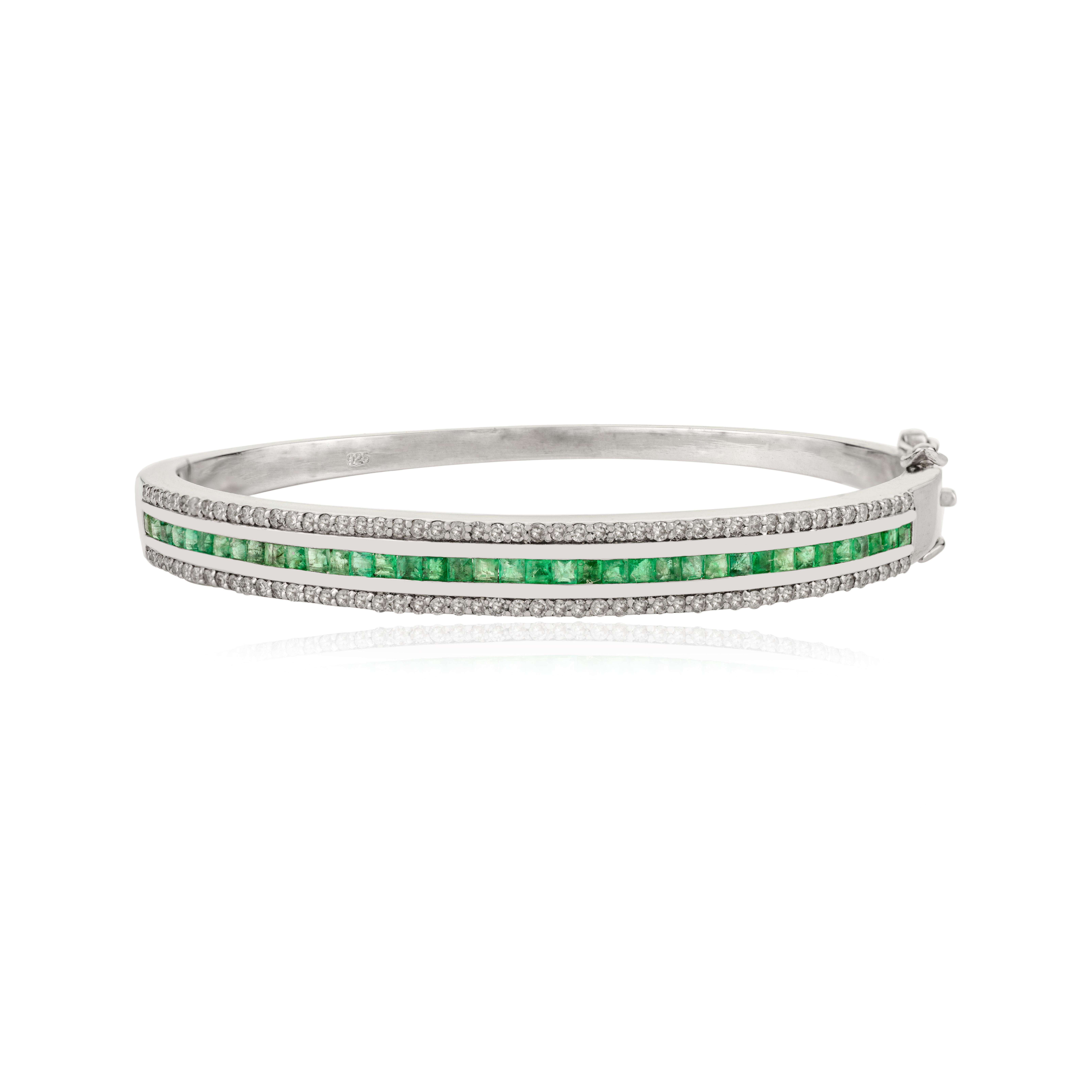 Silvorra 925 Silver Natural Emerald & Diamond Modern Statement Bangle Bracelet For Sale 2