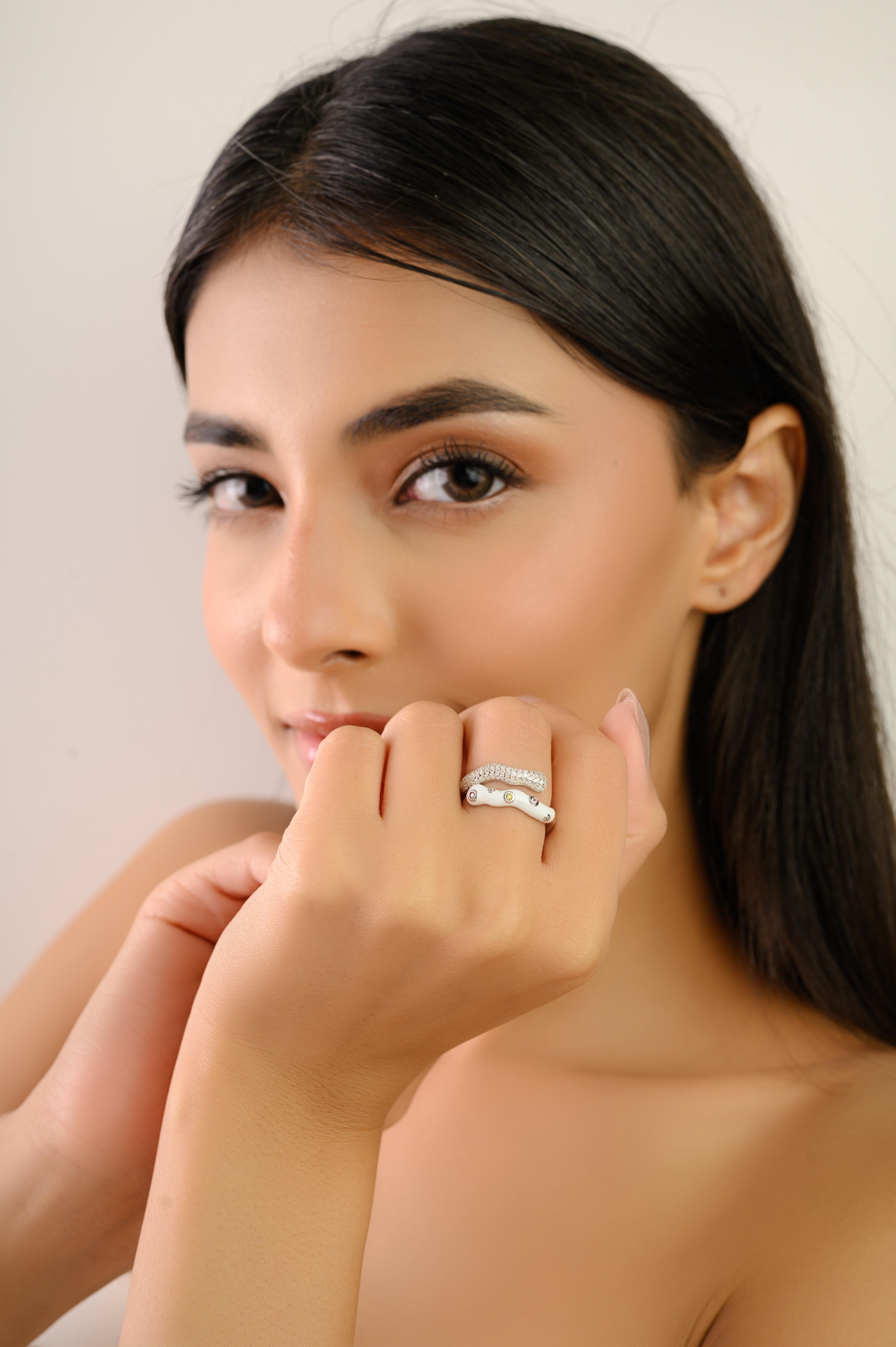 in vendita:  Anello Silvorra 925 in argento con smalto bianco a onde aperte e zirconi bianchi e multicolori 9