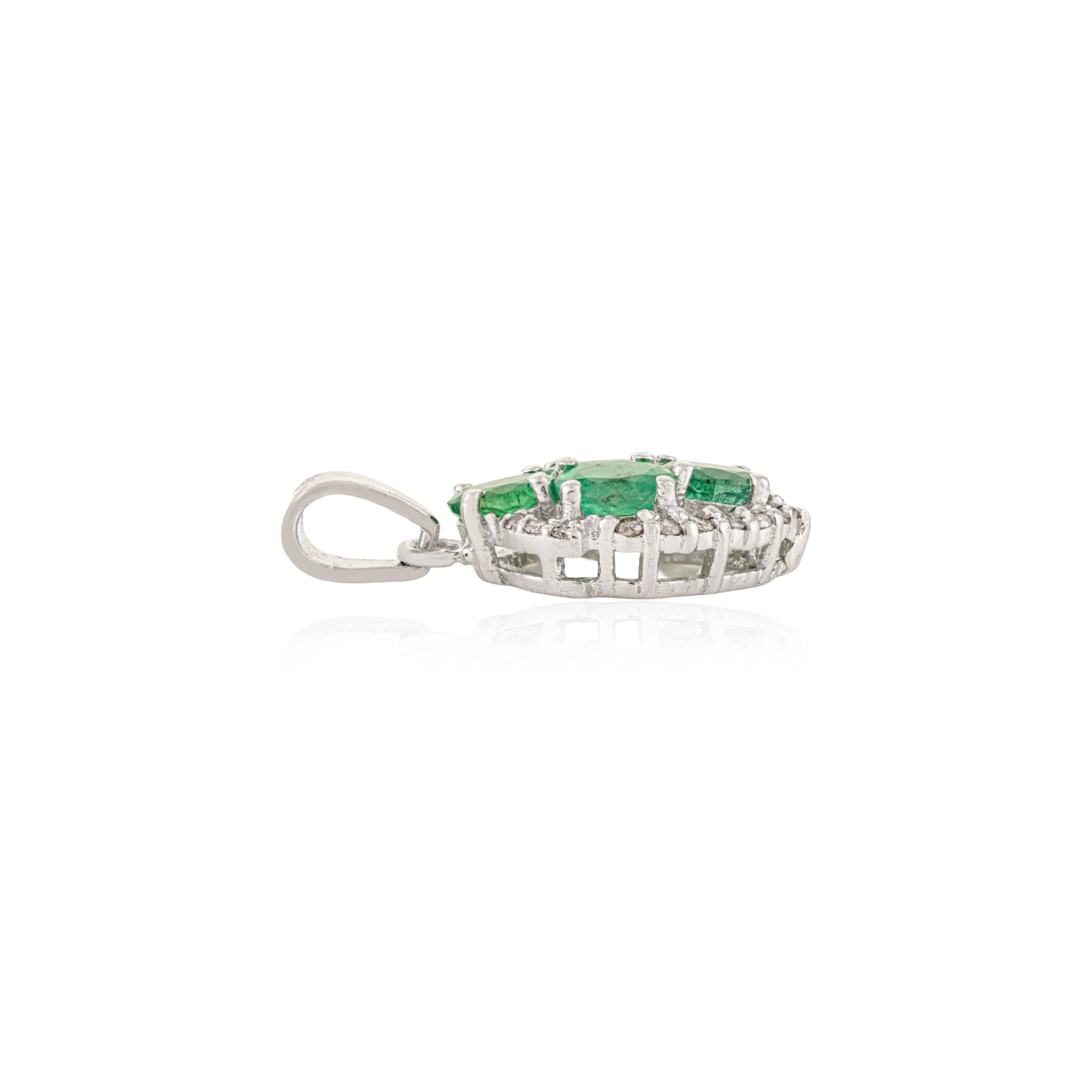 Art Déco Silvorra 925 Silver Oval Natural Emerald Drop Pendant with Halo Diamond Accents in vendita