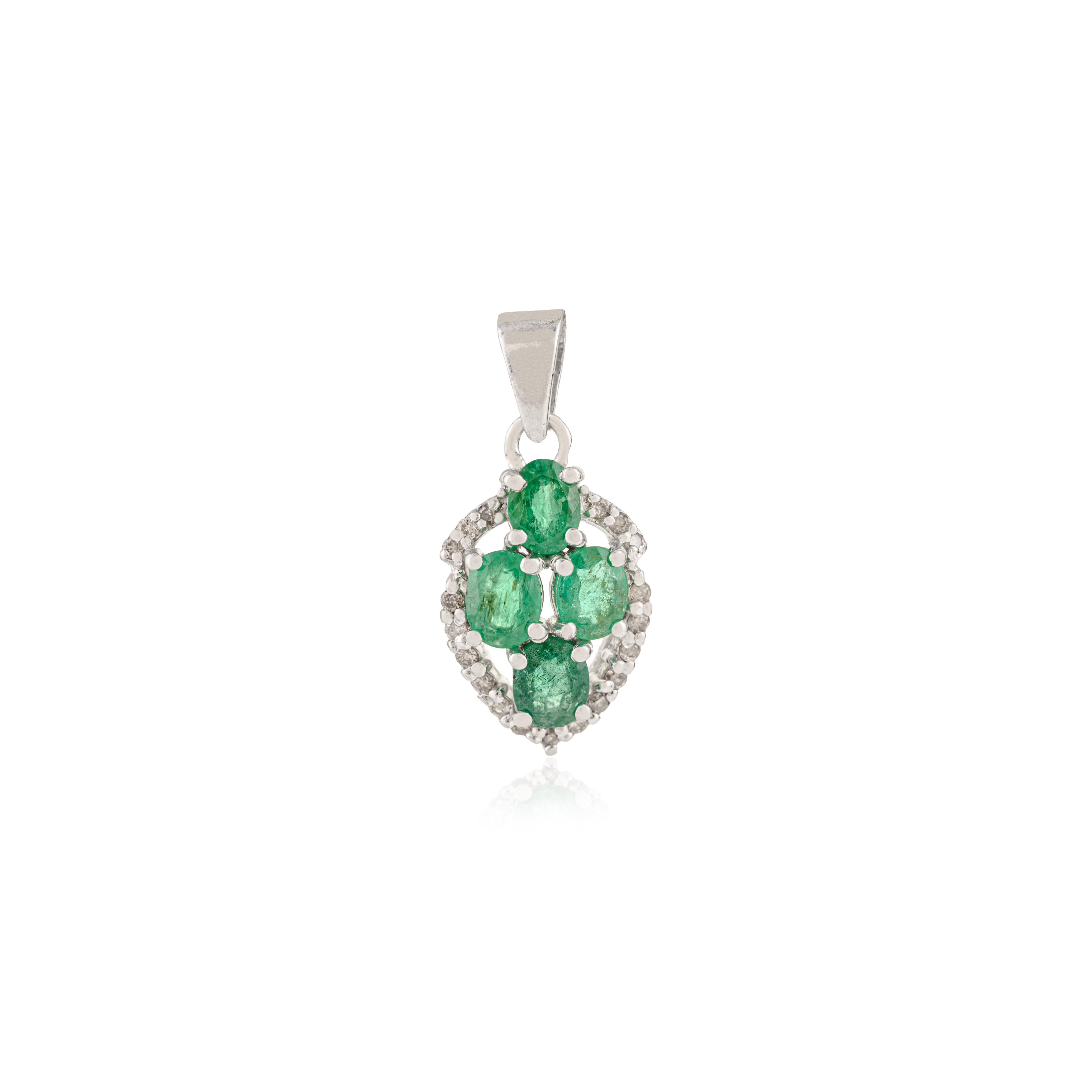 Silvorra 925 Silver Oval Natural Emerald Drop Pendant with Halo Diamond Accents In condizioni Nuovo in vendita a New York, NY