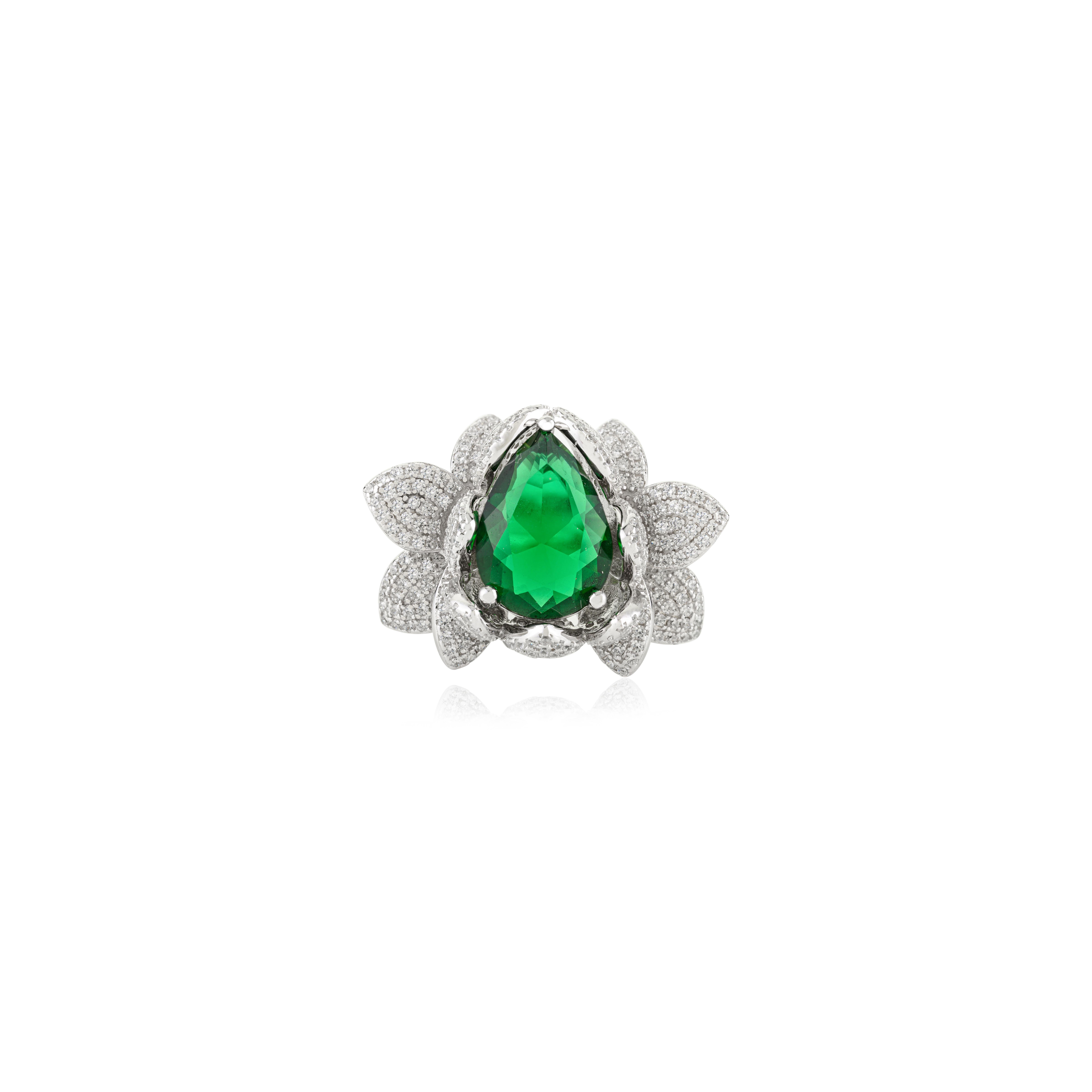 in vendita:  Anello da cocktail con petali di loto in argento 925 con taglio a pera e zircone bianco e verde 3