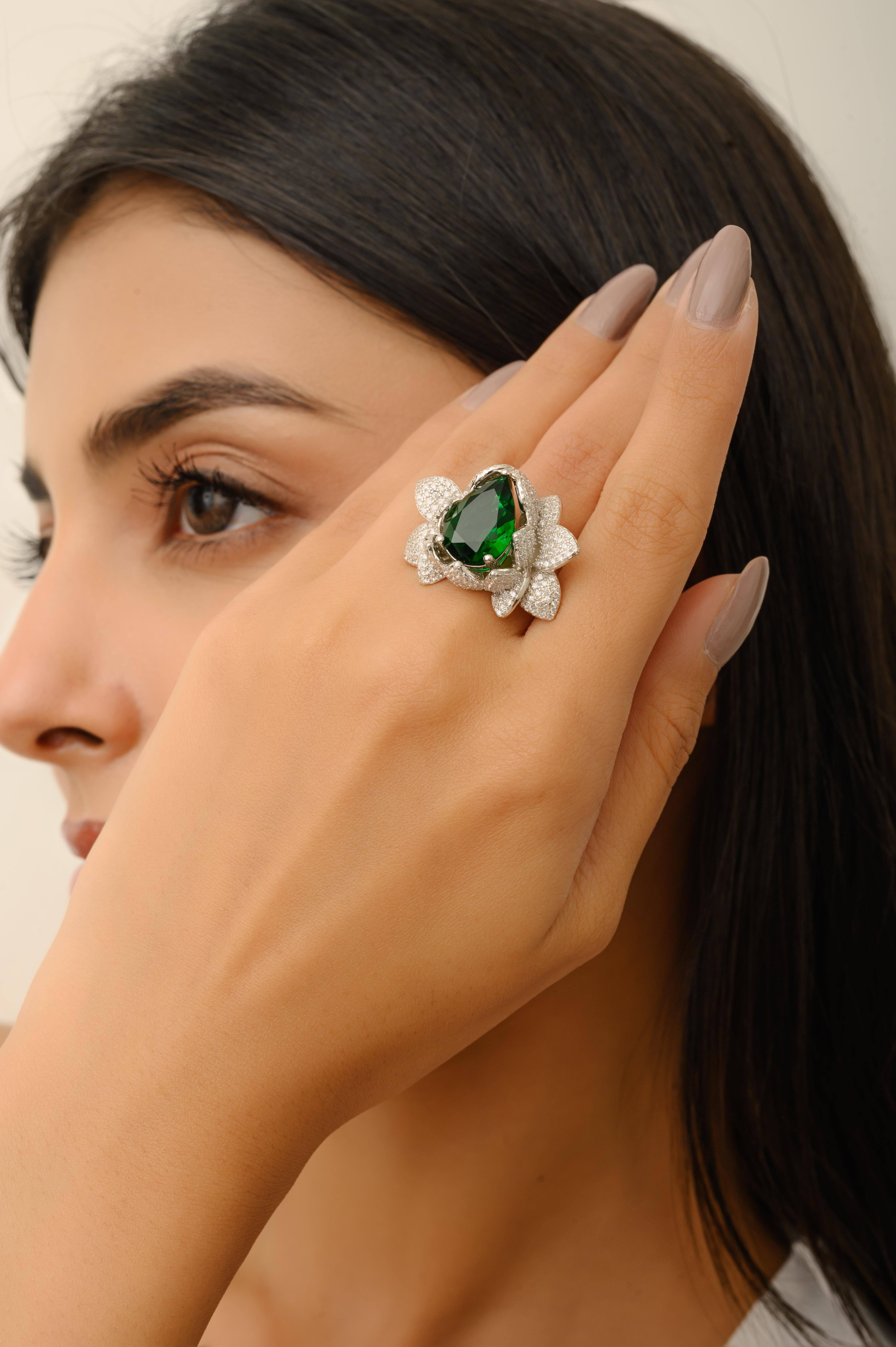 En vente :  Bague de cocktail Lotus Petal en argent 925 avec zircon vert et blanc taillé en poire 4