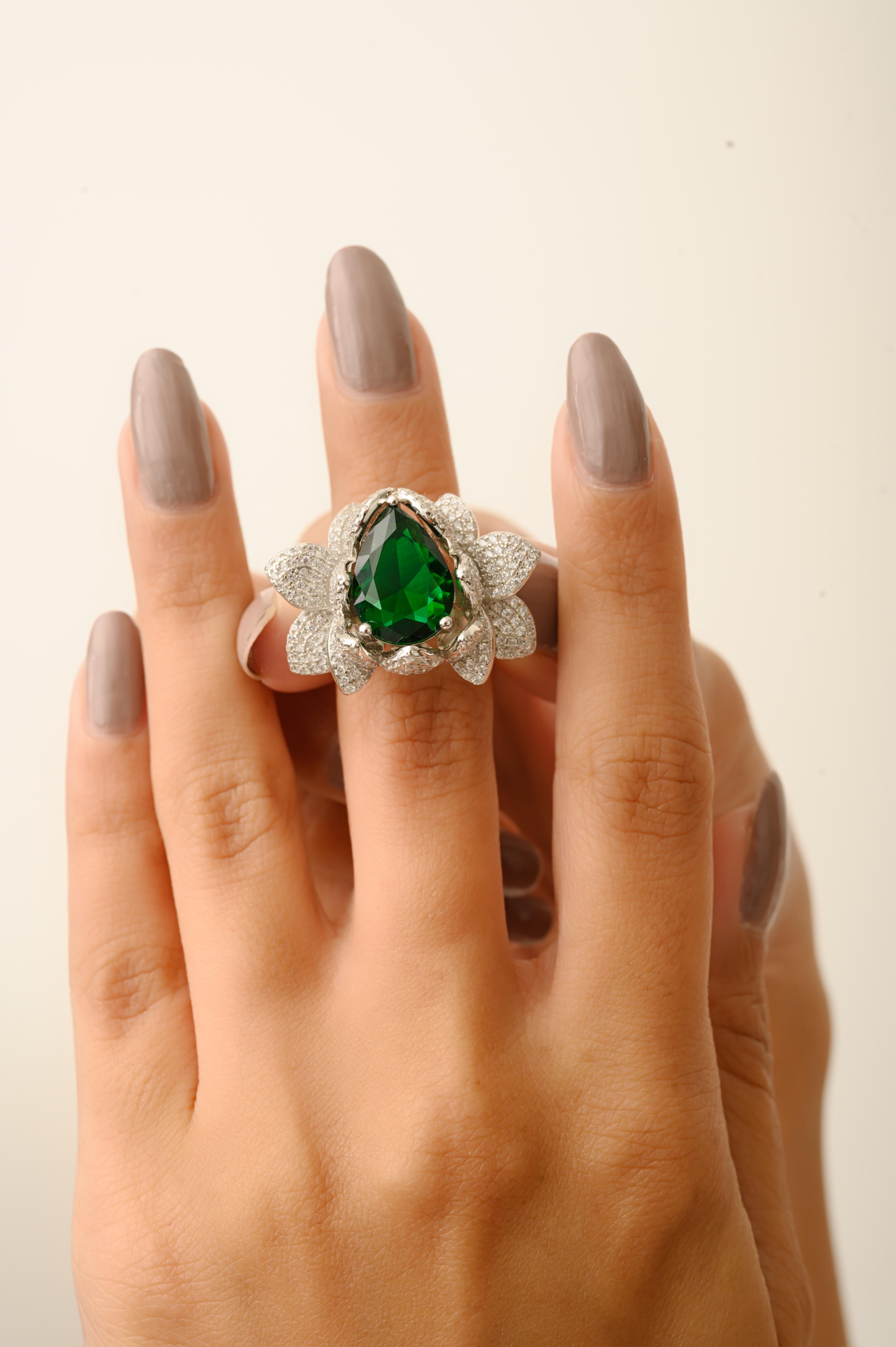 En vente :  Bague de cocktail Lotus Petal en argent 925 avec zircon vert et blanc taillé en poire 8