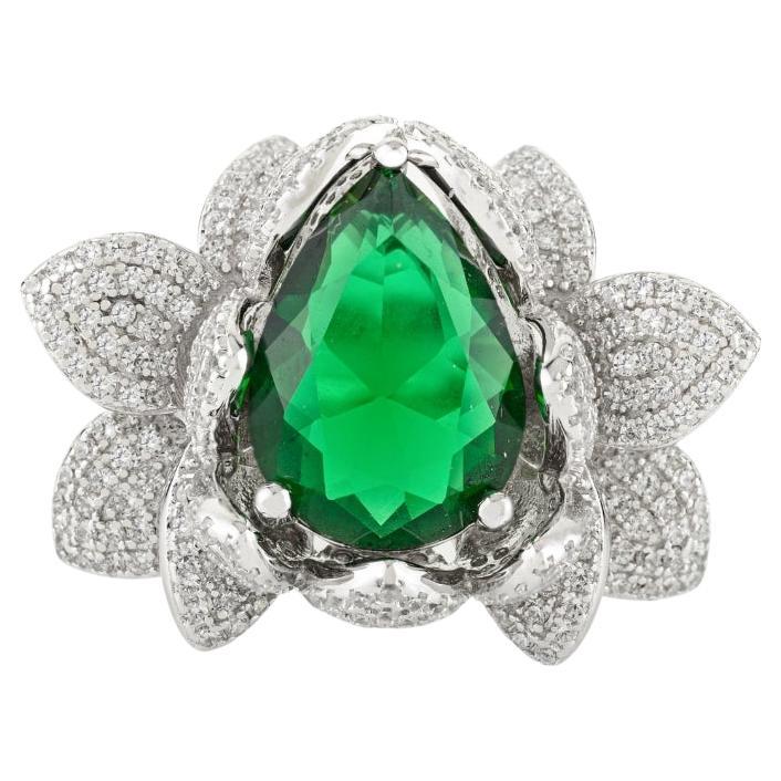 in vendita:  Anello da cocktail con petali di loto in argento 925 con taglio a pera e zircone bianco e verde