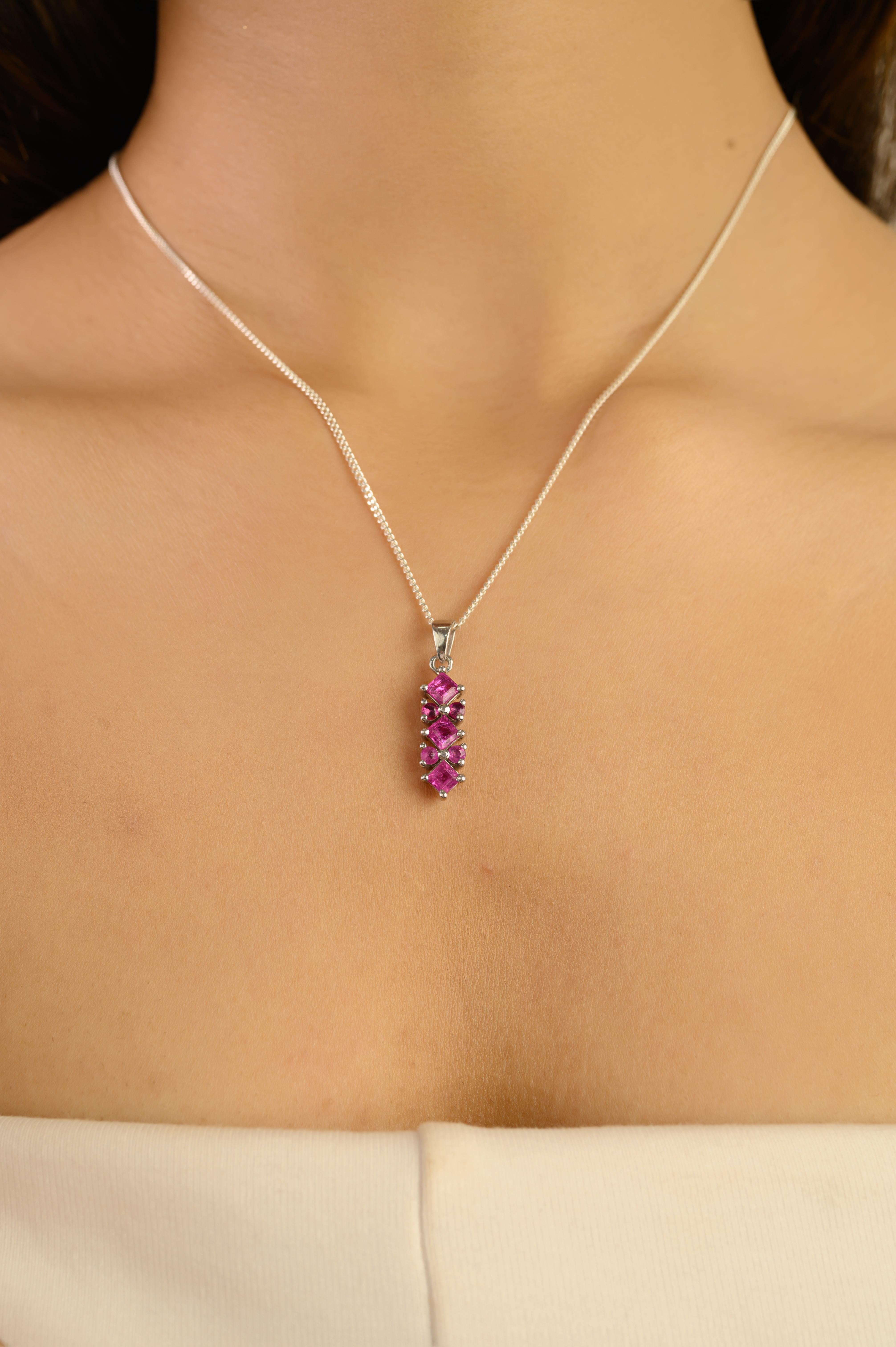 Silvorra 925 Argento Ciondolo lineare di rubino Moderno Taglio Quadrato e Rotondo Regalo di Natale In condizioni Nuovo a New York, NY
