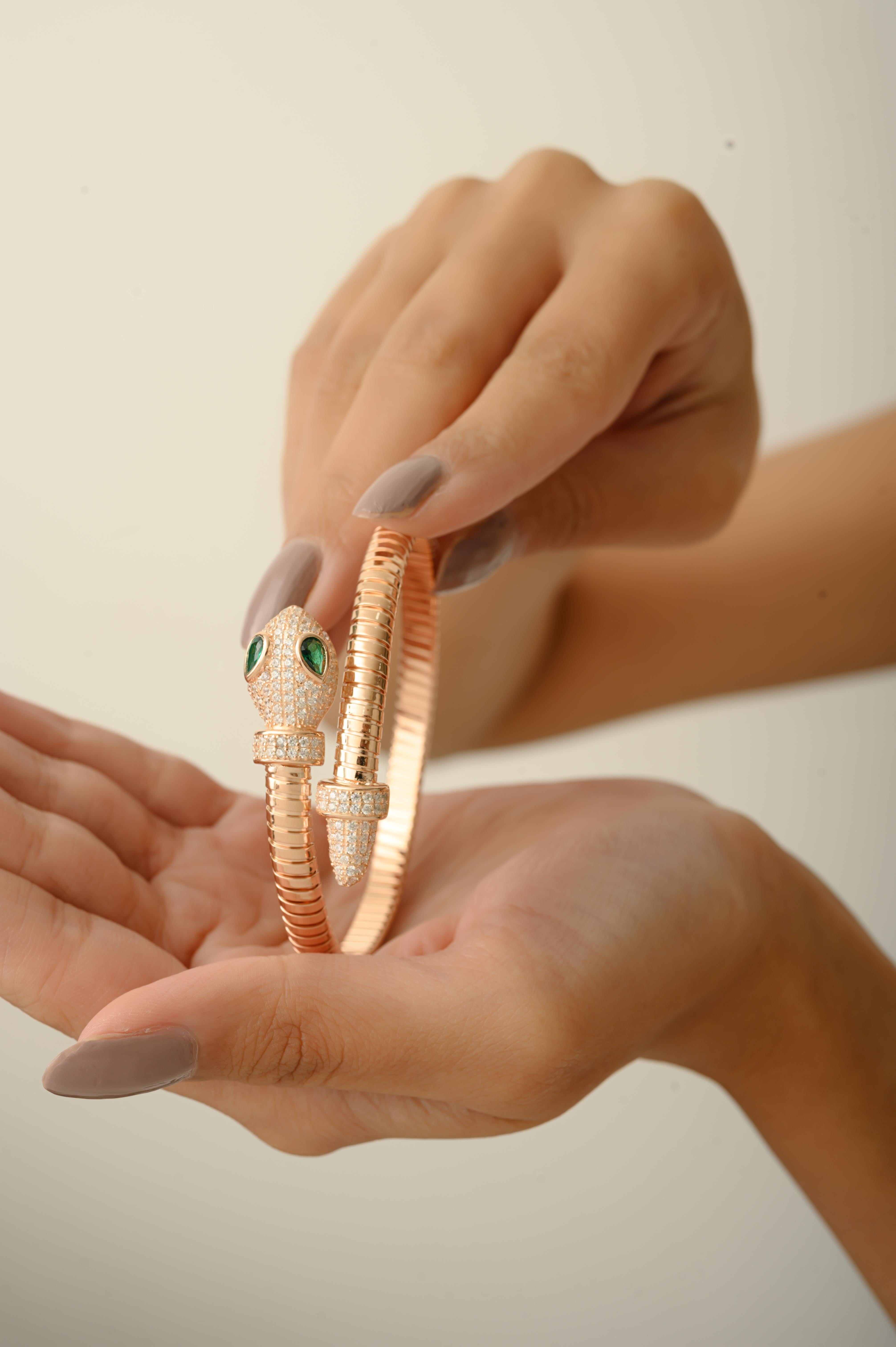 Taglio rotondo Bracciale in argento 925 Silvorra ispirato al serpente con zircone bianco e verde in vendita