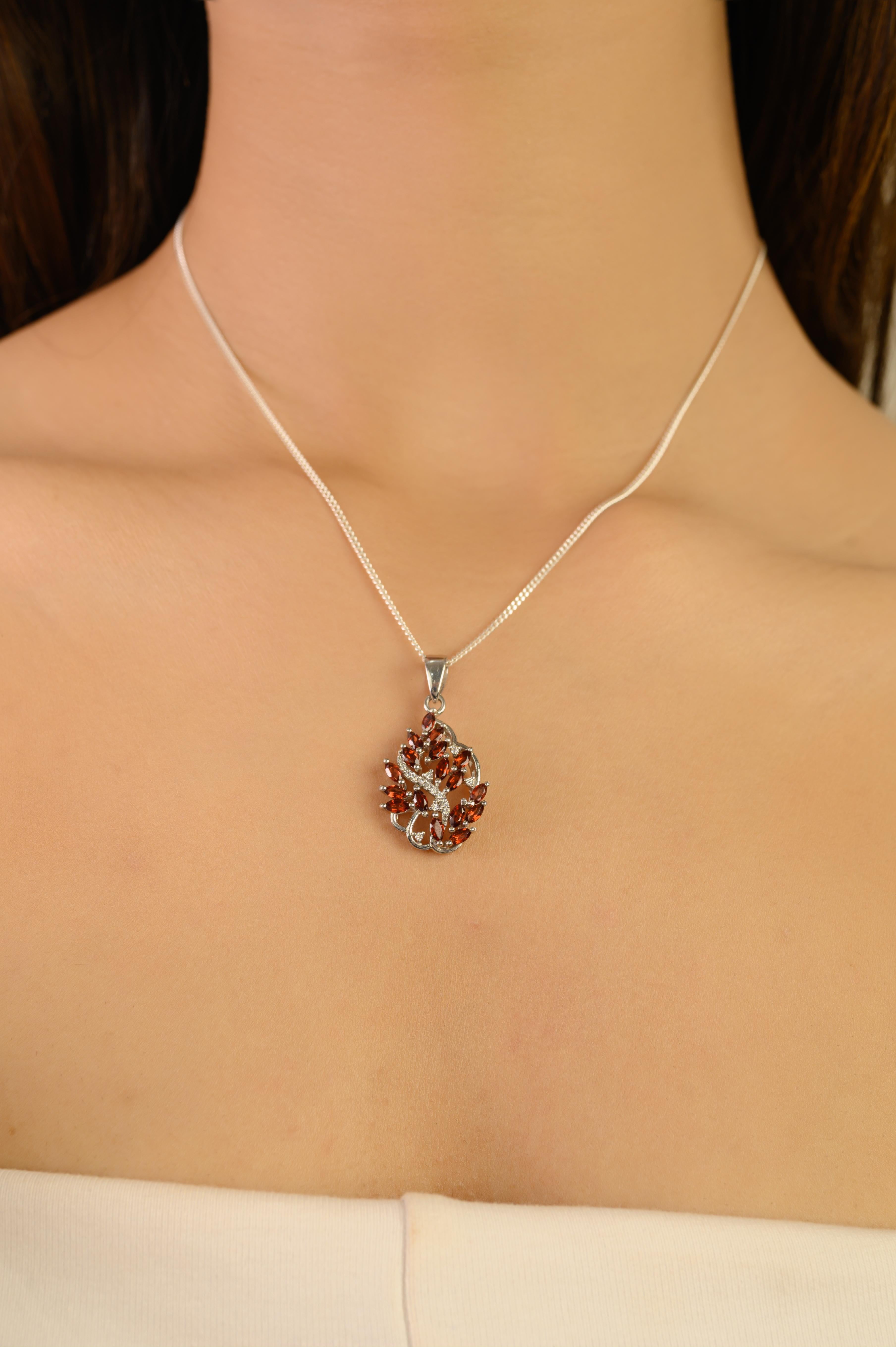 Donna Ciondolo a forma di foglia con granato rosso intenso e zircone di Silvorra in argento 925 da 13,25 carati in vendita