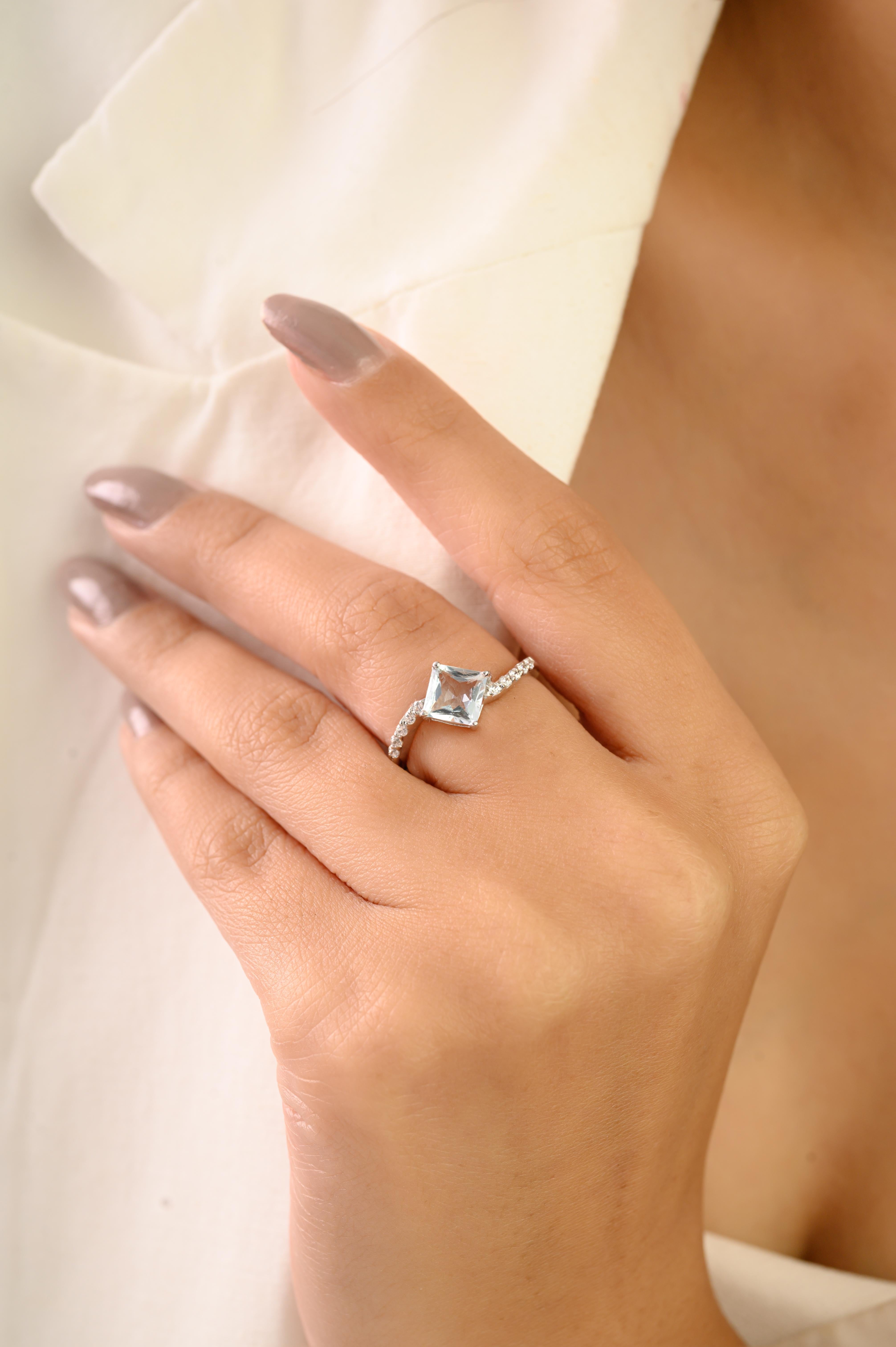in vendita:  Anello solitario con acquamarina e zirconi bianchi in argento 925 Silvorra 4