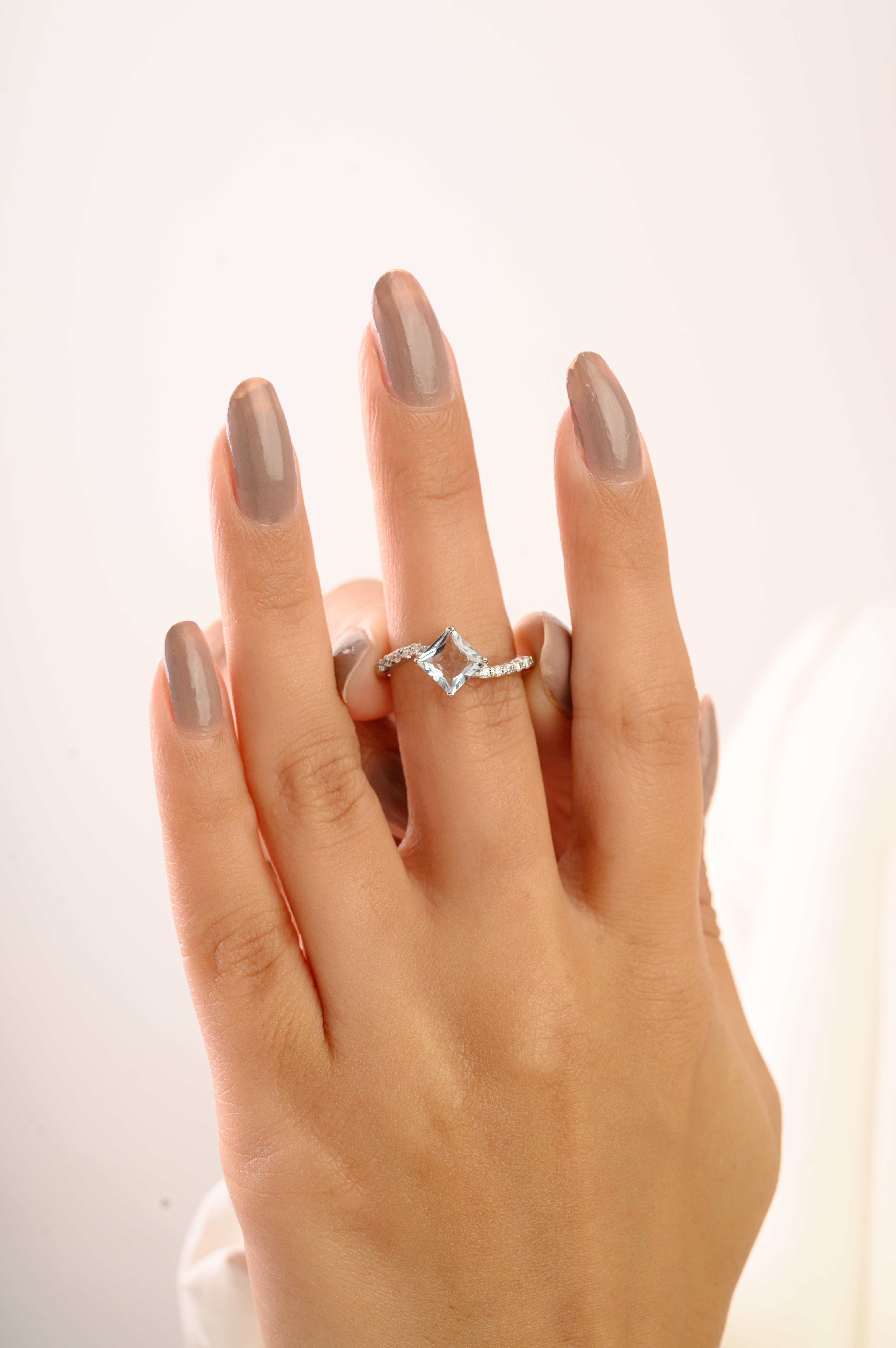 in vendita:  Anello solitario con acquamarina e zirconi bianchi in argento 925 Silvorra 6
