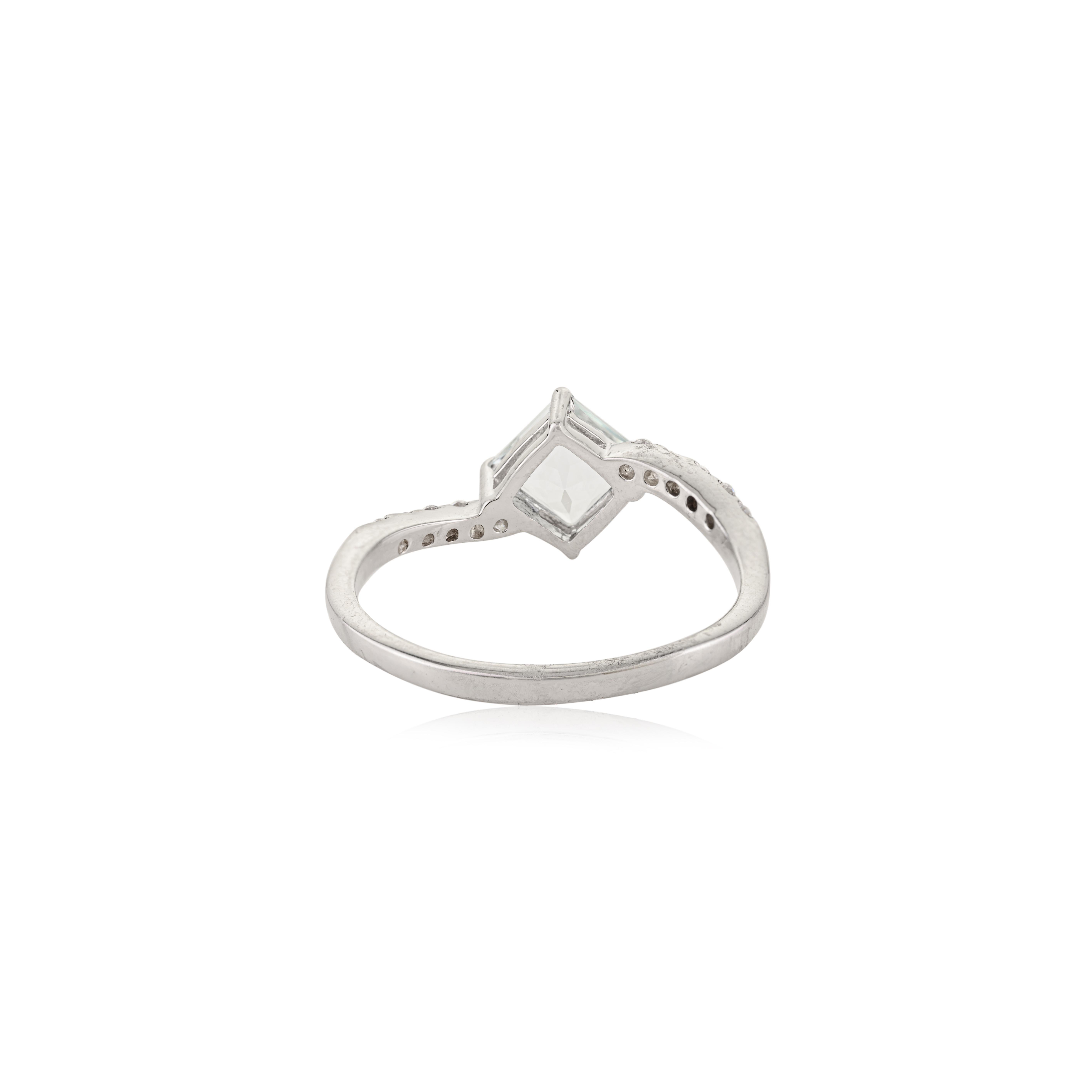 in vendita:  Anello solitario con acquamarina e zirconi bianchi in argento 925 Silvorra 7