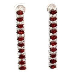 Orecchini a goccia lineari con granato naturale di Boemia in argento Sterling 925 Silvorra