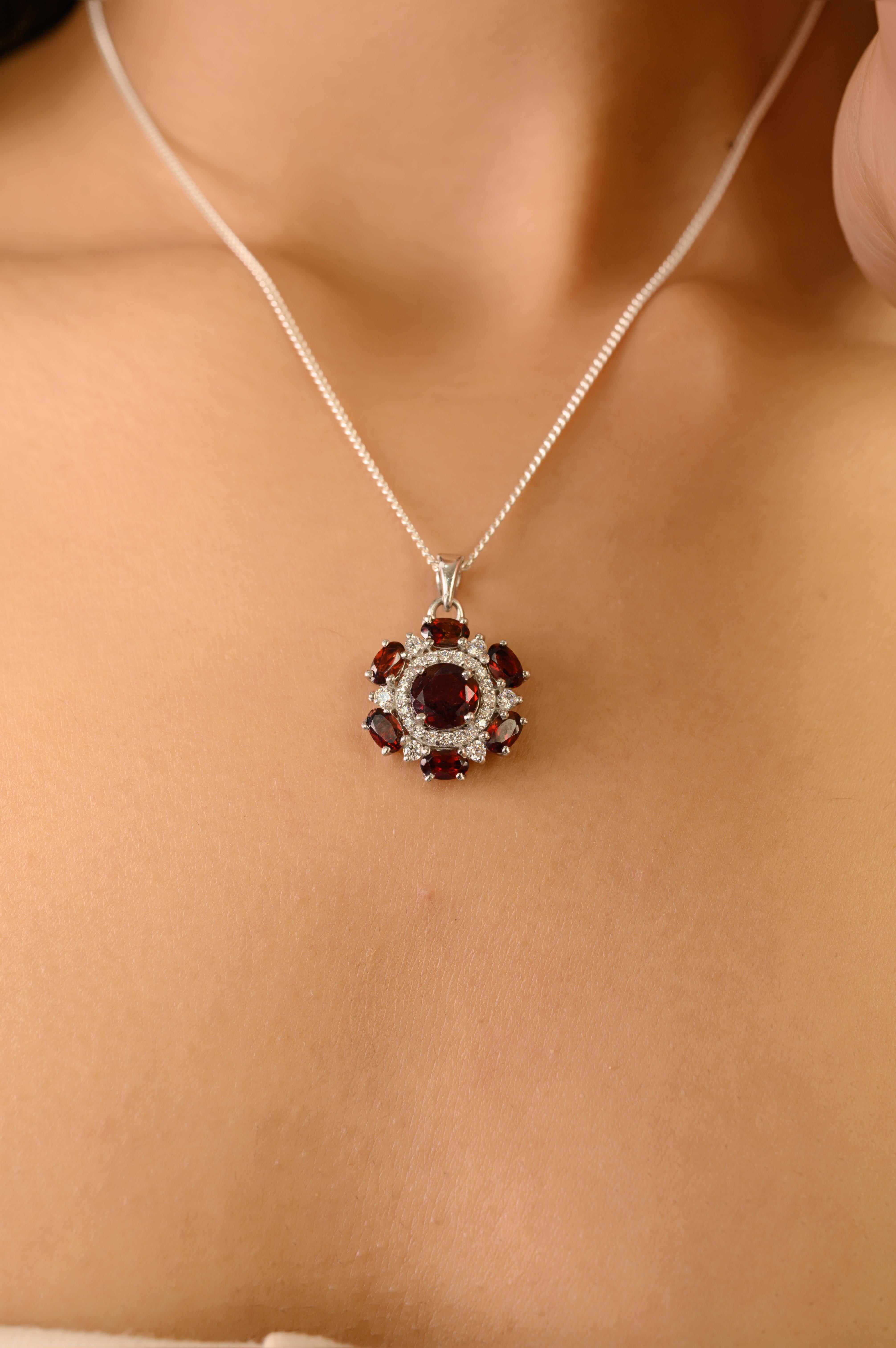 Taglio misto Ciondolo a forma di fiore in argento 925 di Silvorra con granato e zircone scintillante in vendita