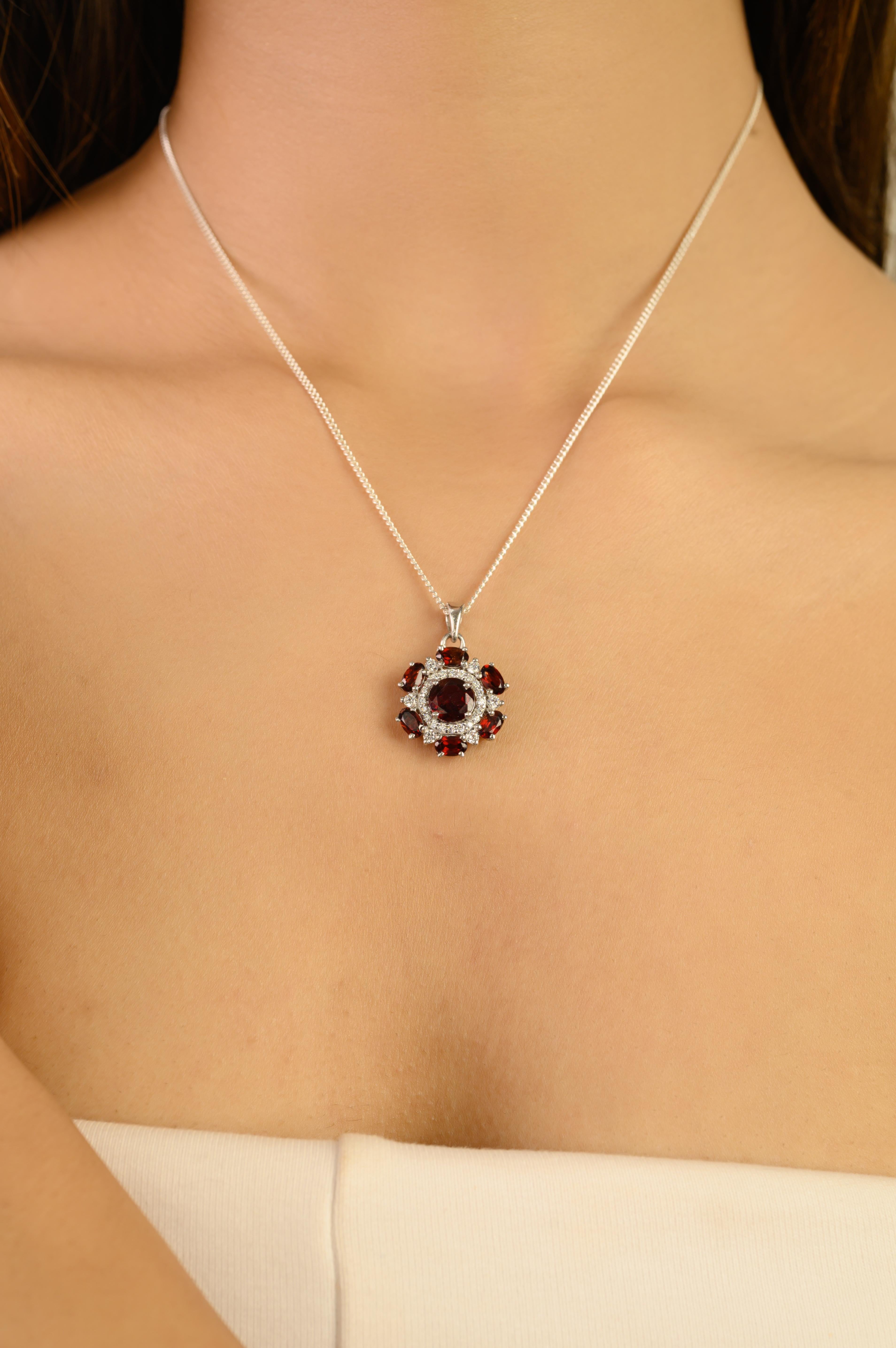 Ciondolo a forma di fiore in argento 925 di Silvorra con granato e zircone scintillante in vendita 2