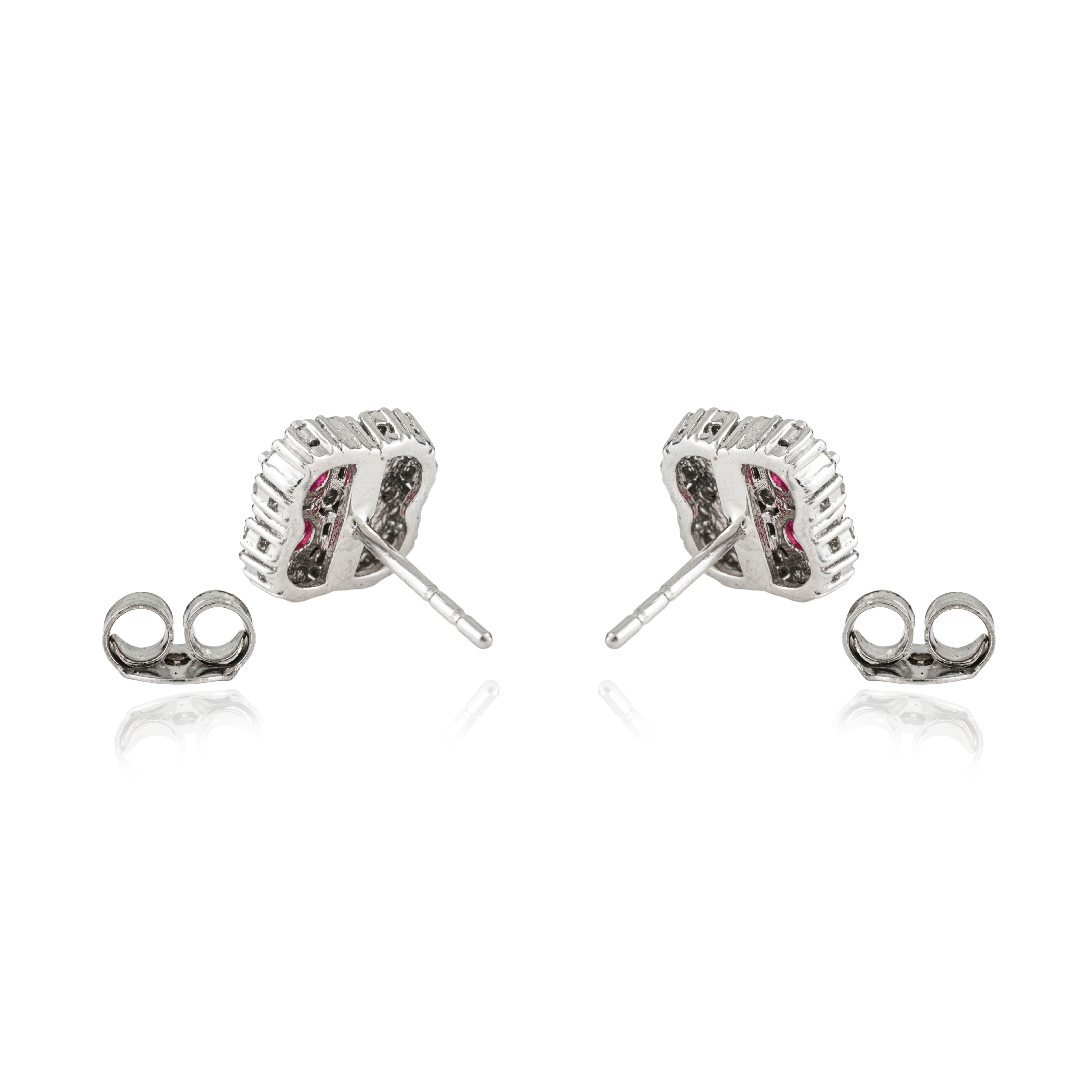 Orecchini a grappolo con rubini naturali e diamanti in argento 925 Silvorra In condizioni Nuovo in vendita a New York, NY