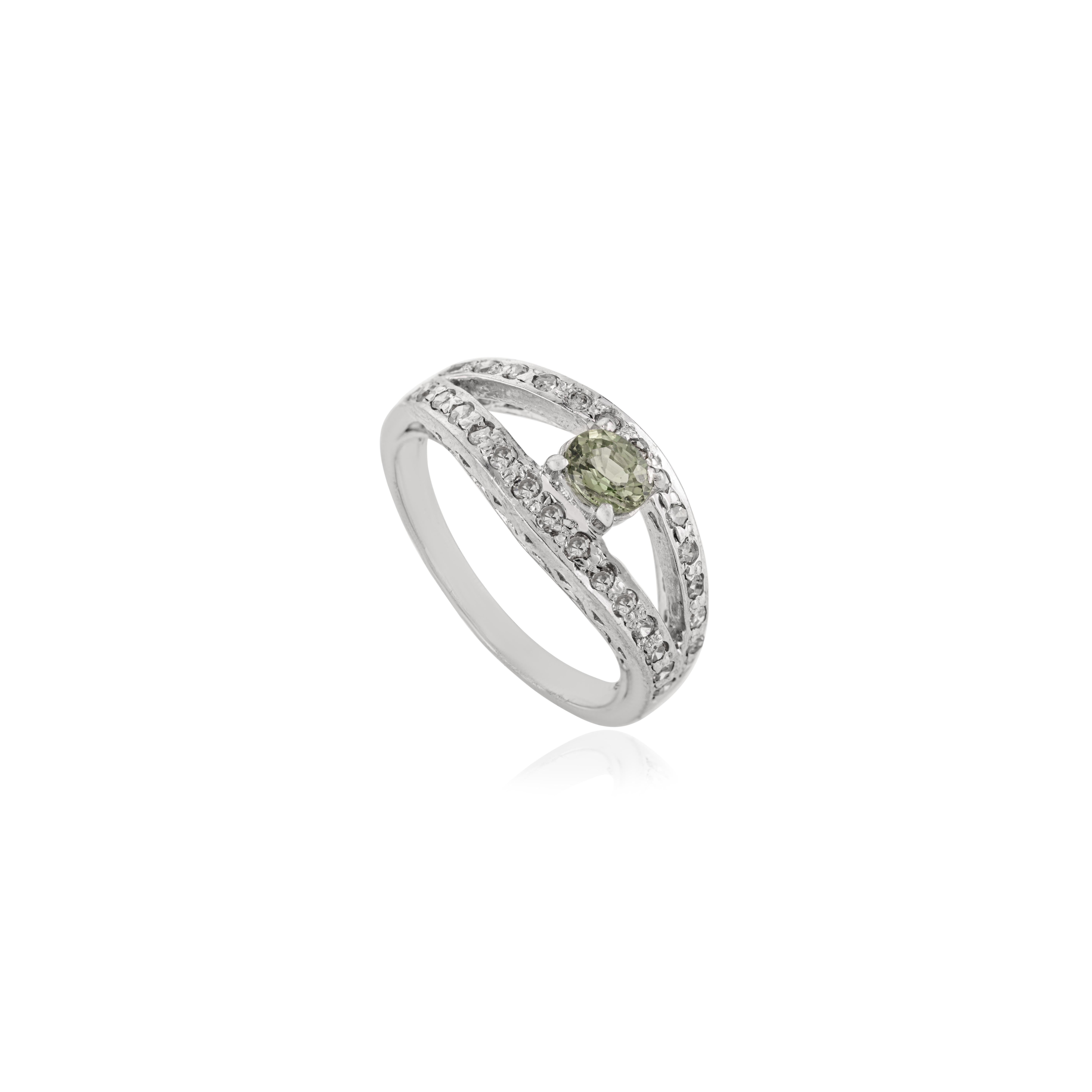 Im Angebot: Silvorra 925 Sterling Silber Oval Cut Grüner Turmalin und Diamant Bnad Ring () 3