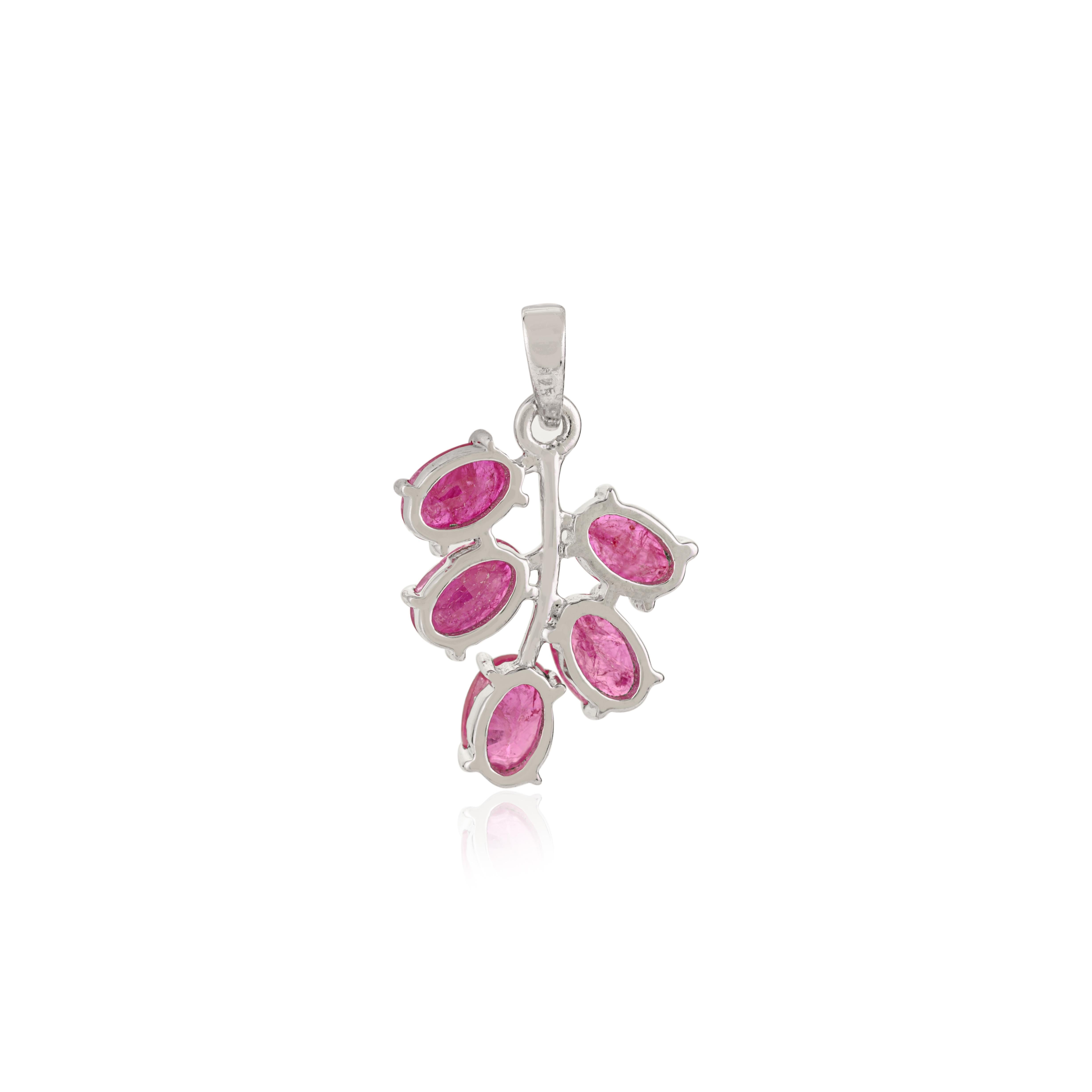Art Deco Silvorra 925 Sterling Silver Oval Cut Natural Ruby 2.54 Ct Leaf Cluster Pendant For Sale