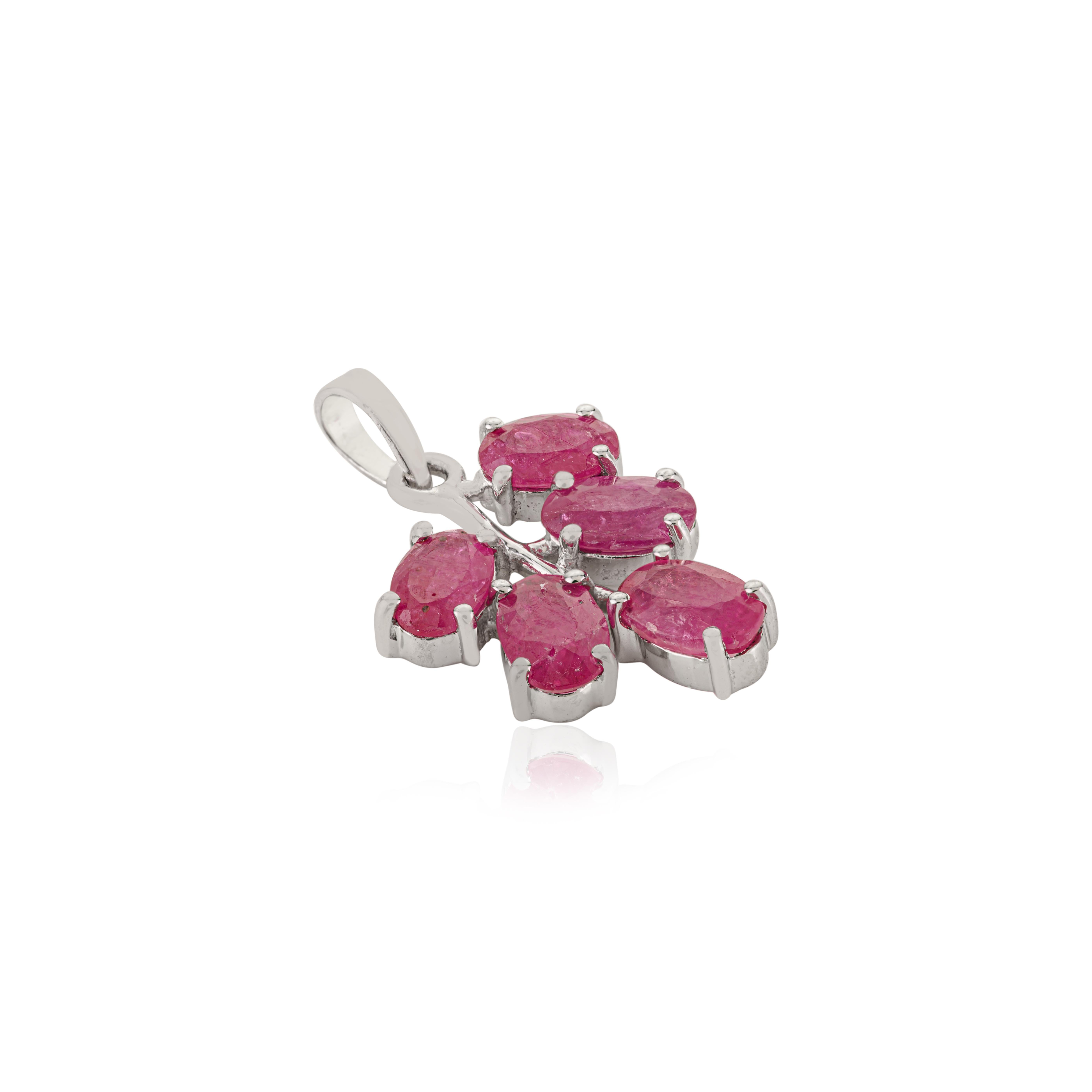 Women's Silvorra 925 Sterling Silver Oval Cut Natural Ruby 2.54 Ct Leaf Cluster Pendant For Sale