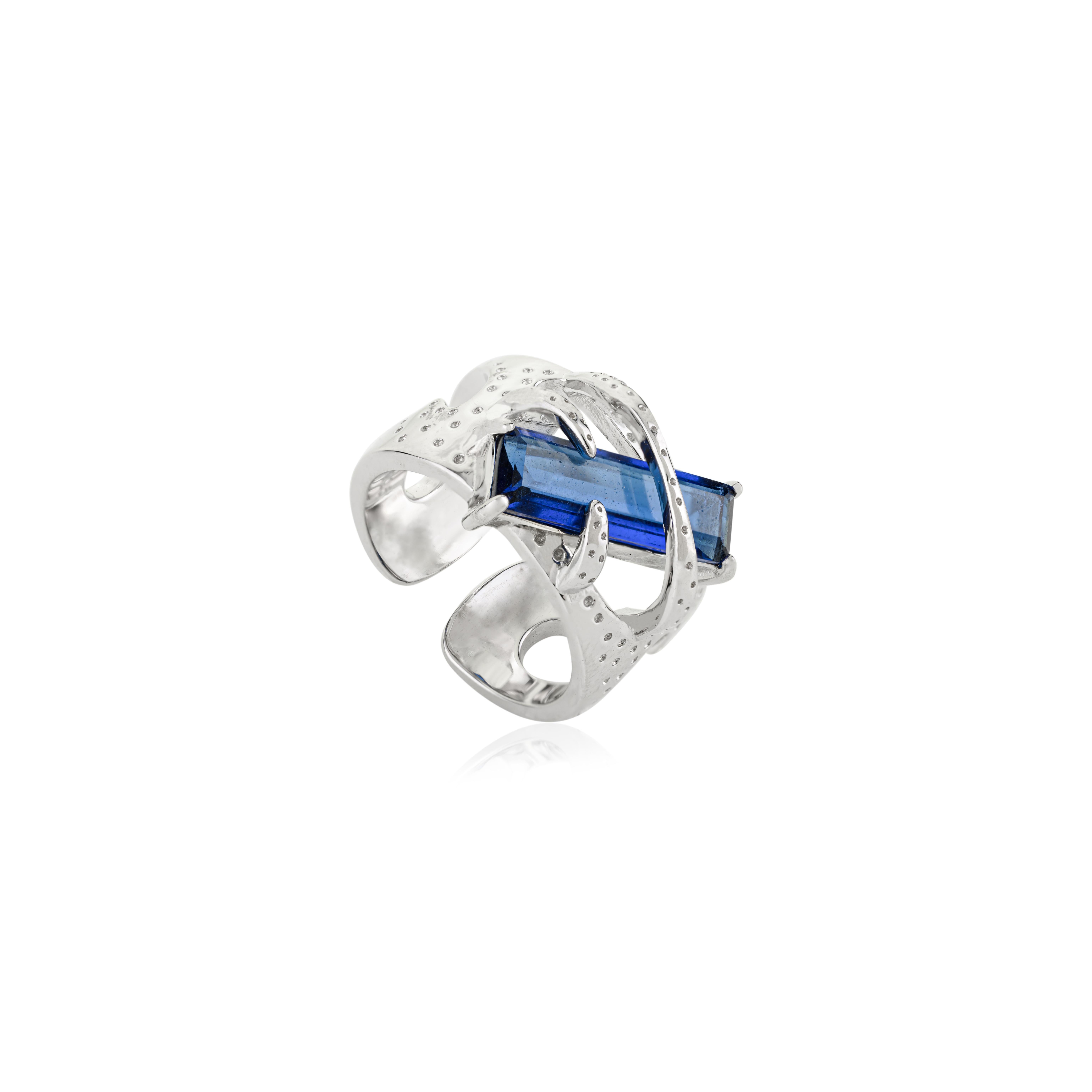 En venta: Silvorra 925 Sterling Silver Sculptural Ring with Blue Baguette Cubic Zirconia  4