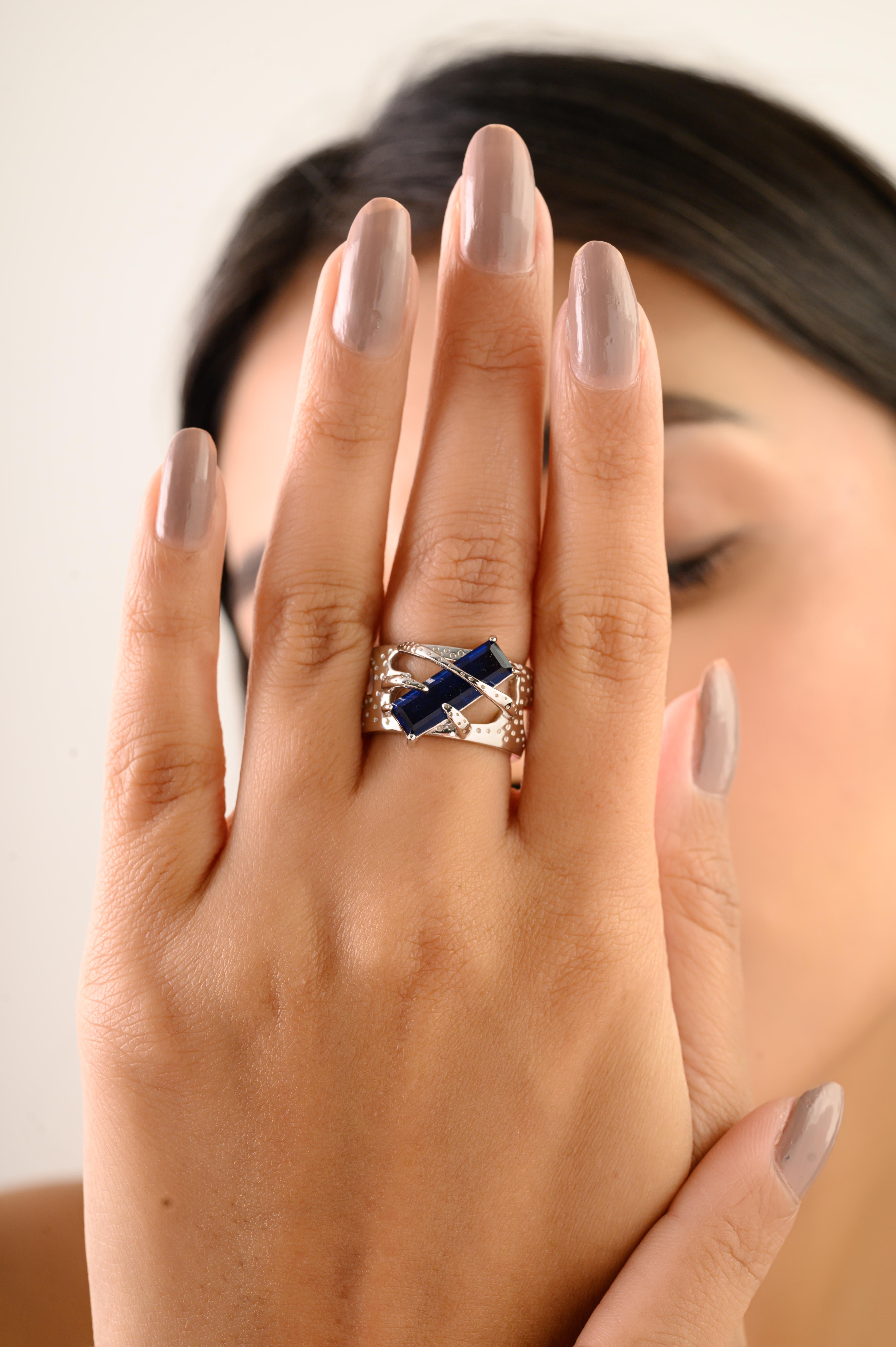 En venta: Silvorra 925 Sterling Silver Sculptural Ring with Blue Baguette Cubic Zirconia  9
