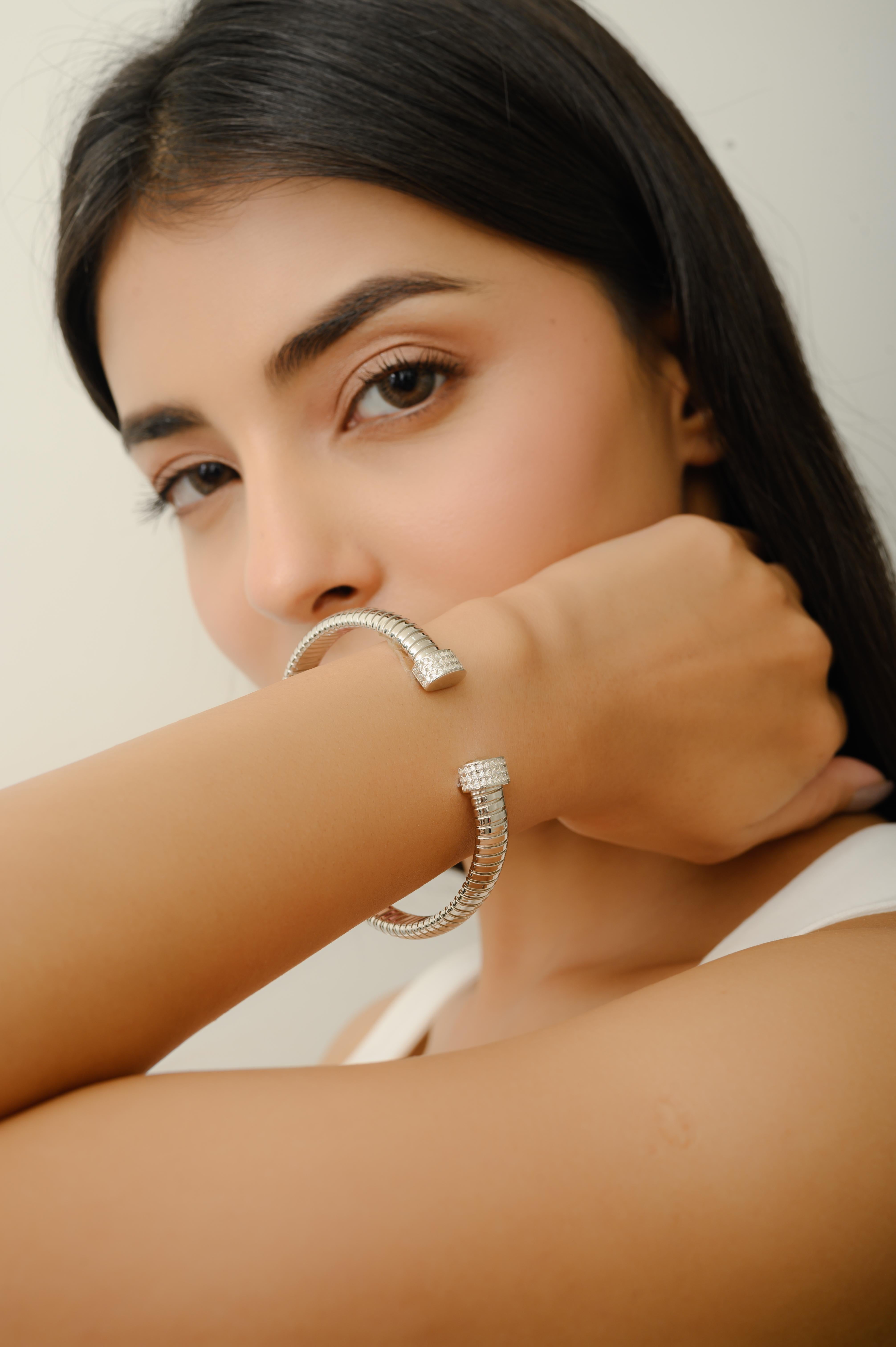 Bracciale aperto a spirale in argento 925 con cubic zirconia bianca Silvorra in vendita 3