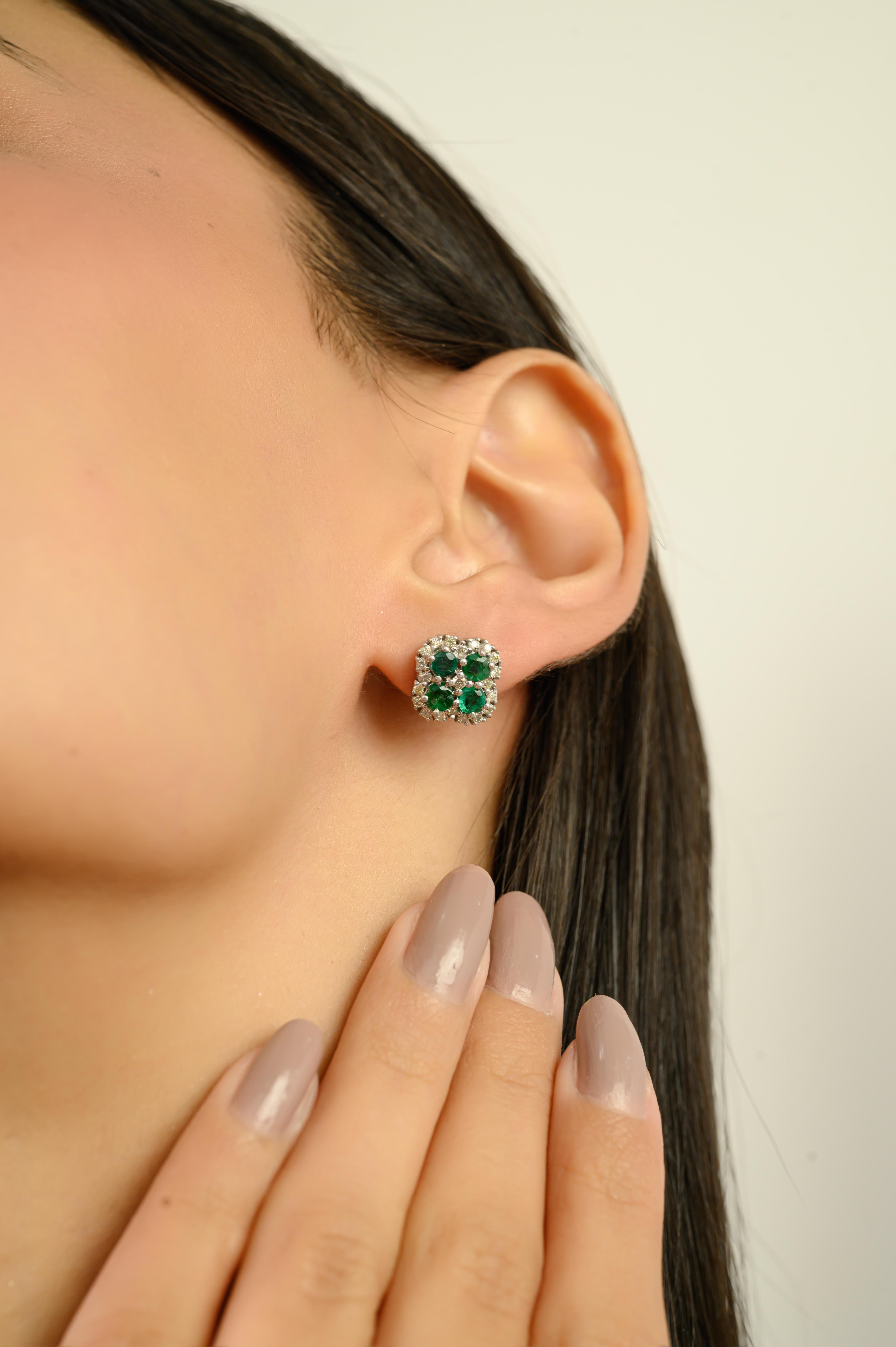 Taglio rotondo Orecchini Silvorra Art Deco con smeraldo e diamanti a raggiera da 1,66 carati in argento 925 in vendita