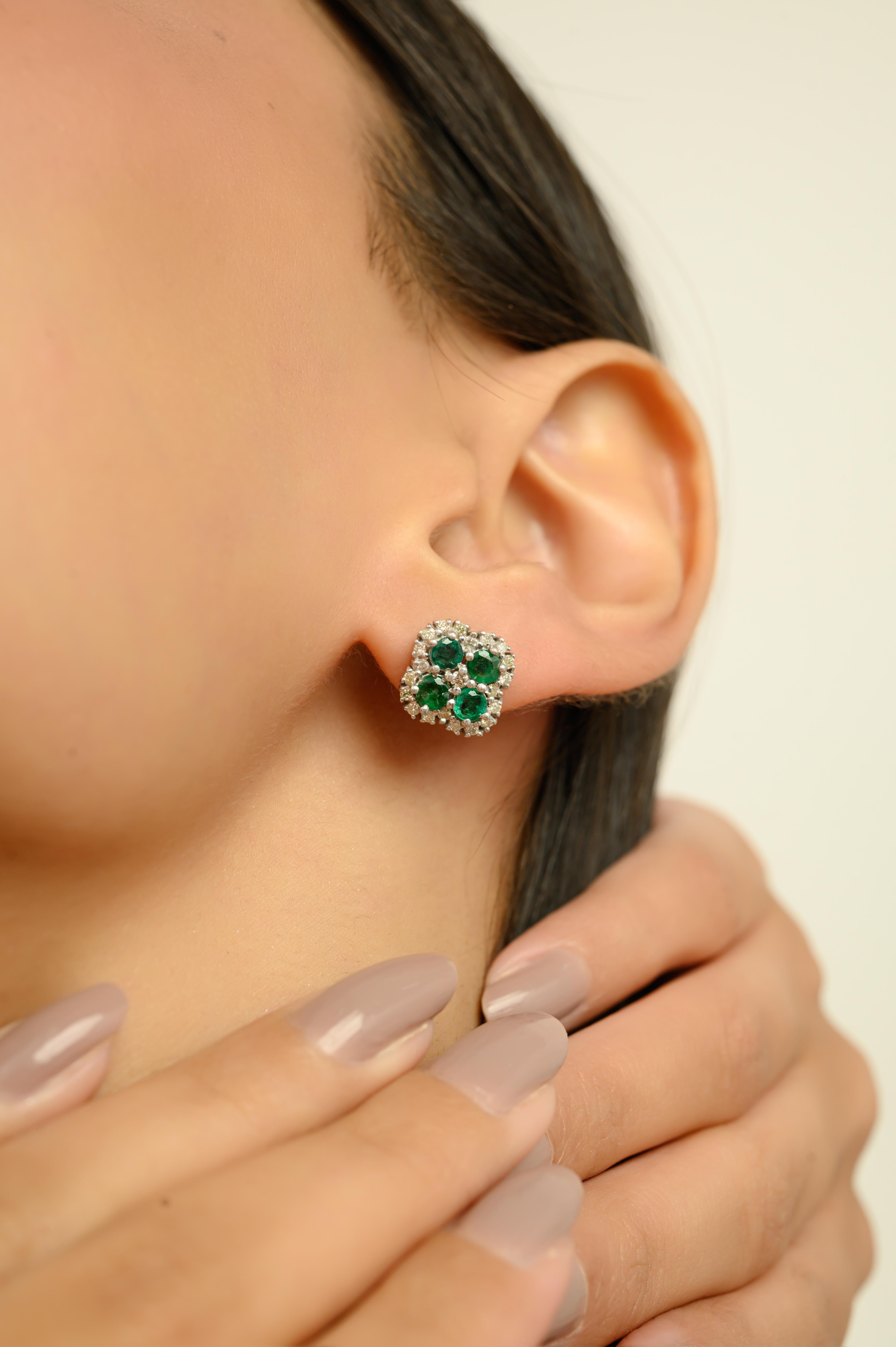 Donna Orecchini Silvorra Art Deco con smeraldo e diamanti a raggiera da 1,66 carati in argento 925 in vendita