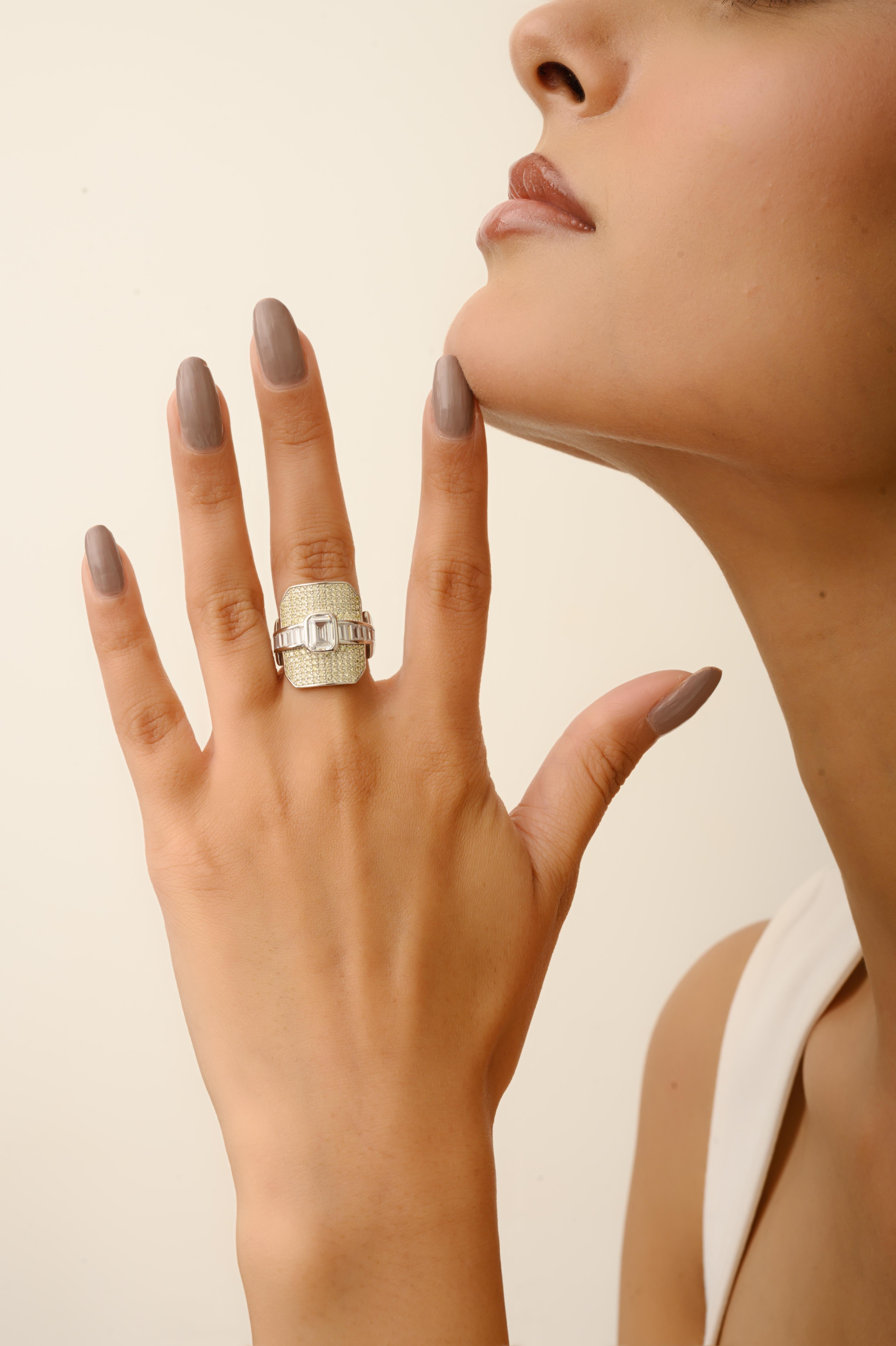 En vente :  Silvorra Art Deco Emerald Cut Cubic Zirconia Cocktail Ring 925 Sterling Silver 3