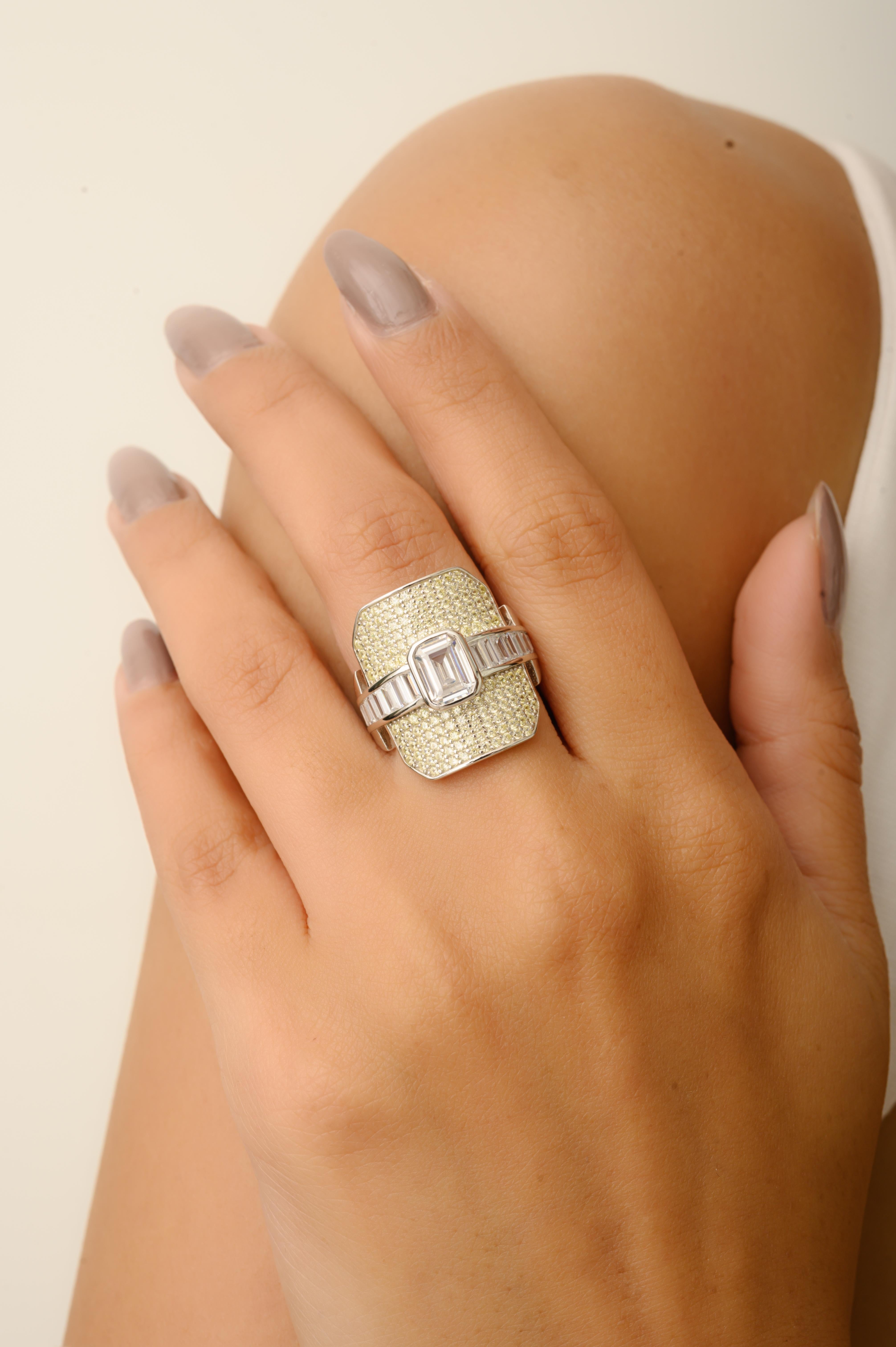 En vente :  Silvorra Art Deco Emerald Cut Cubic Zirconia Cocktail Ring 925 Sterling Silver 9