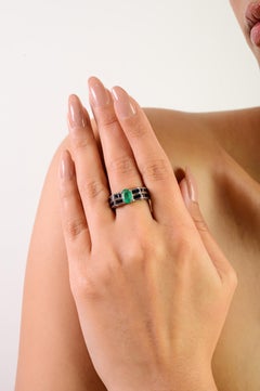 Silvorra Art Deco Oval-Cut Emerald Cluster Ring in with Sapphire Channel Accents