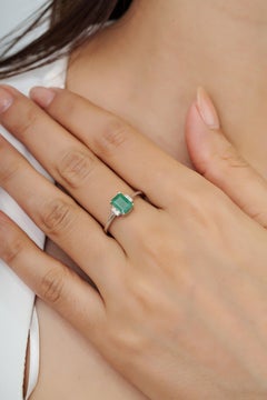 Anello Silvorra in stile Art Deco con smeraldo verde vivo e diamanti da 1,05 carati in argento 925