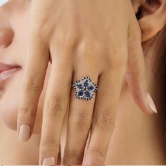 Bague cocktail « Silvorra » avec motif floral en saphir bleu, en argent massif – Cadeau pour elle