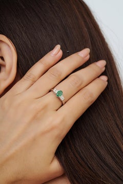 Silvorra Classic Oval Cut Smaragd & Diamant Ring in 925 Silber Feiner Schmuck Geschenk