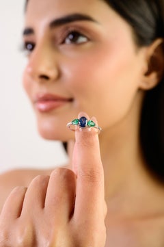 Silvorra Zeitgenössischer Ring mit Smaragd und blauem Saphir mit drei Steinen aus 925er Silber