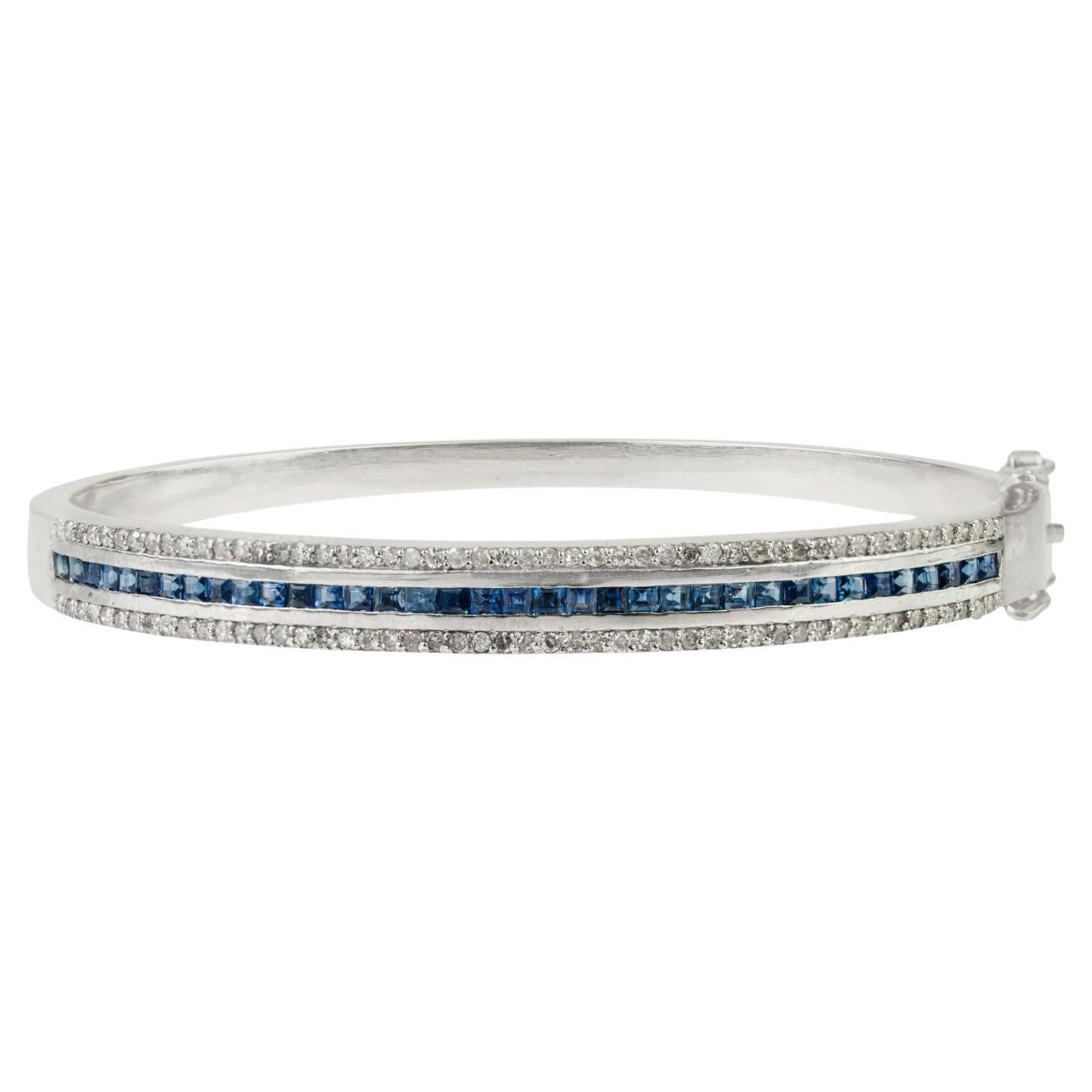 Silvorra Elegant Blauer Saphir Center Line Diamant Akzent Silber Armreif Armband