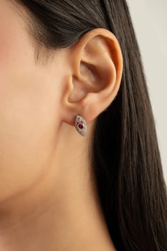 A Silver Elegant Leaf Motif Pink Zircon with Diamond Halo Stud Boucles d'oreilles en argent