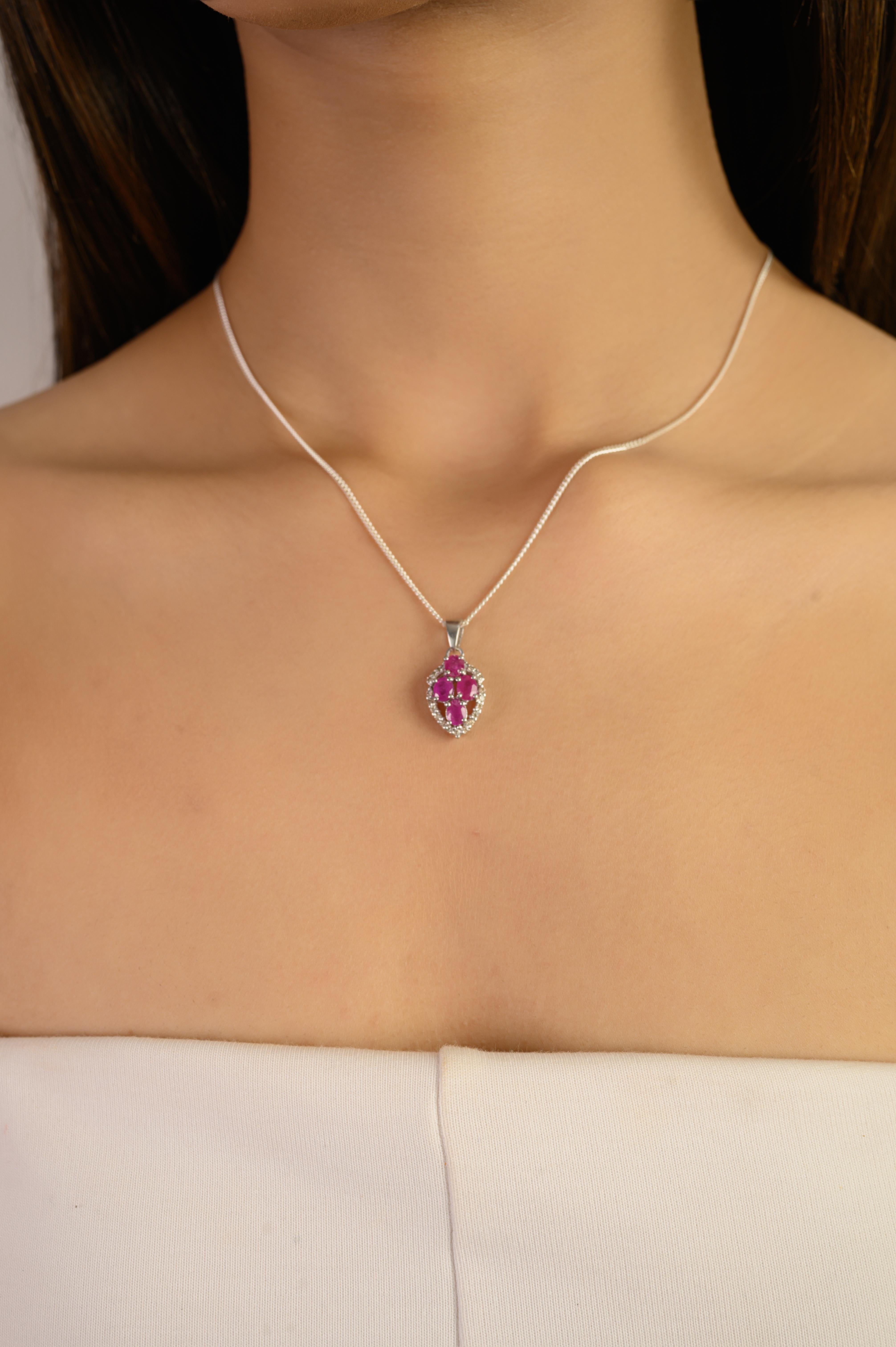 Taglio ovale Ciondolo a goccia con diamanti e rubini autentici di Silvorra, in argento 925. in vendita