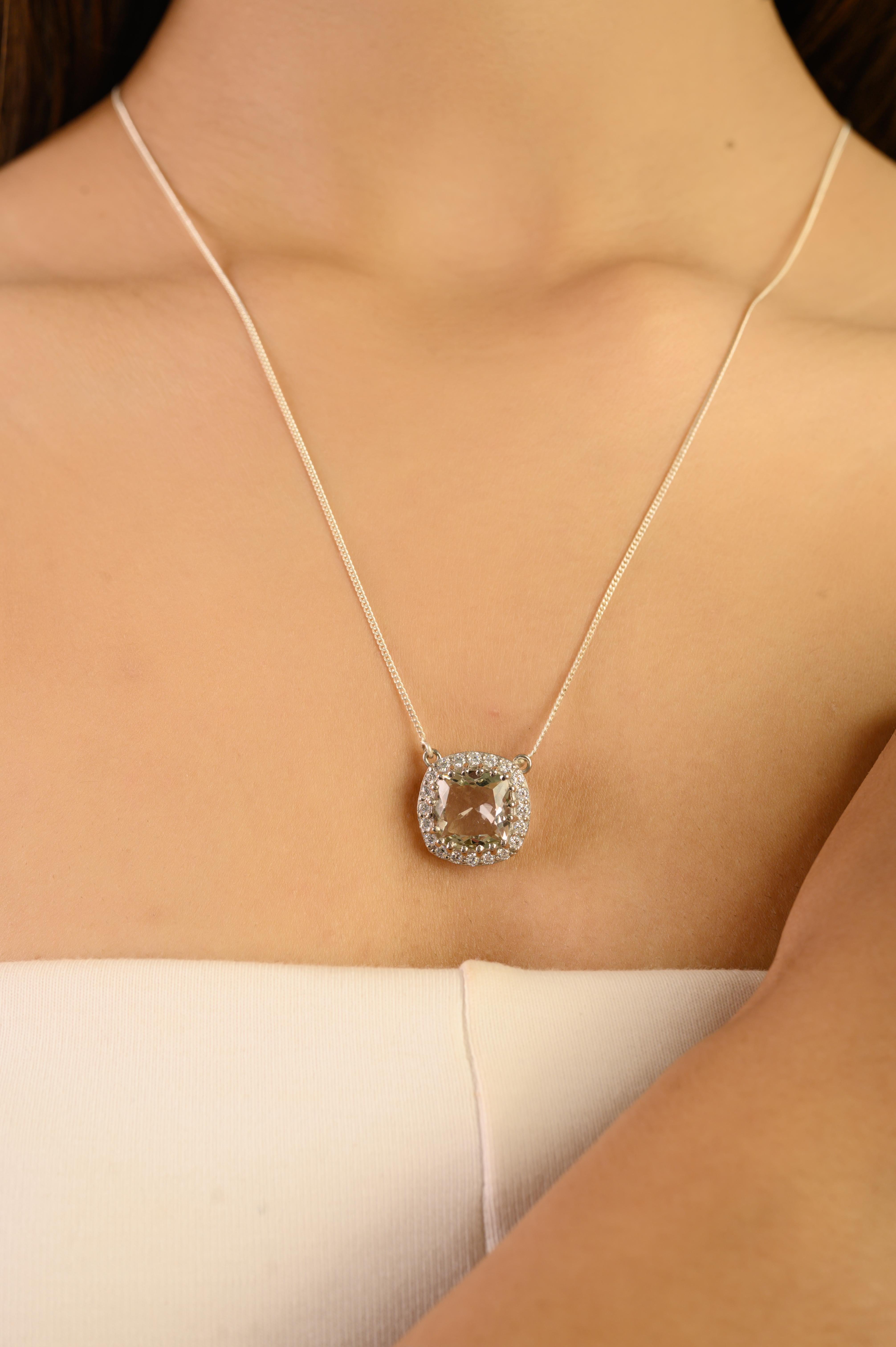 Taglio cuscino Silvorra Green Amethyst Cushion Pendant Necklace with Zircon Halo in 925 Silver in vendita