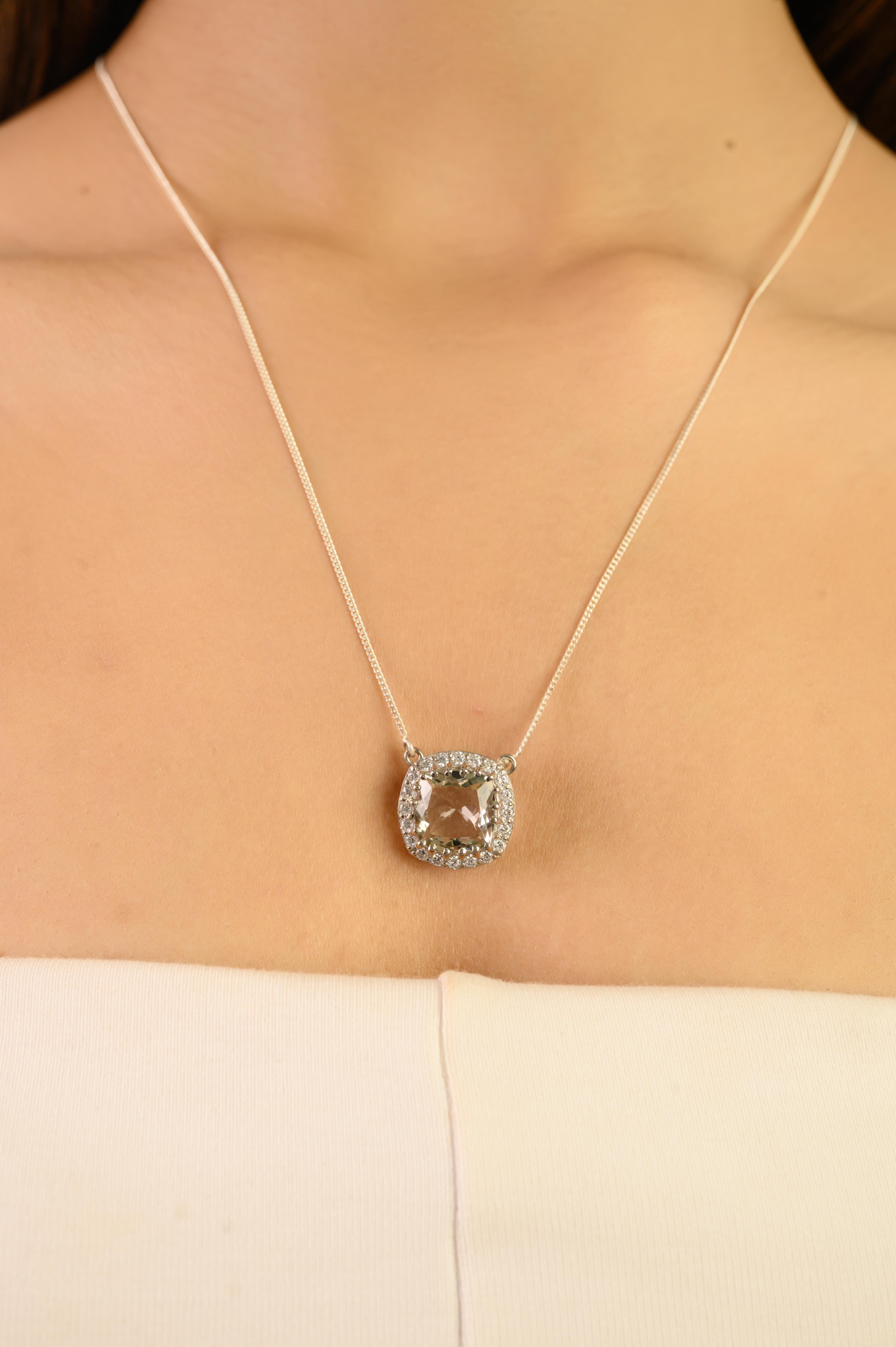 Donna Silvorra Green Amethyst Cushion Pendant Necklace with Zircon Halo in 925 Silver in vendita