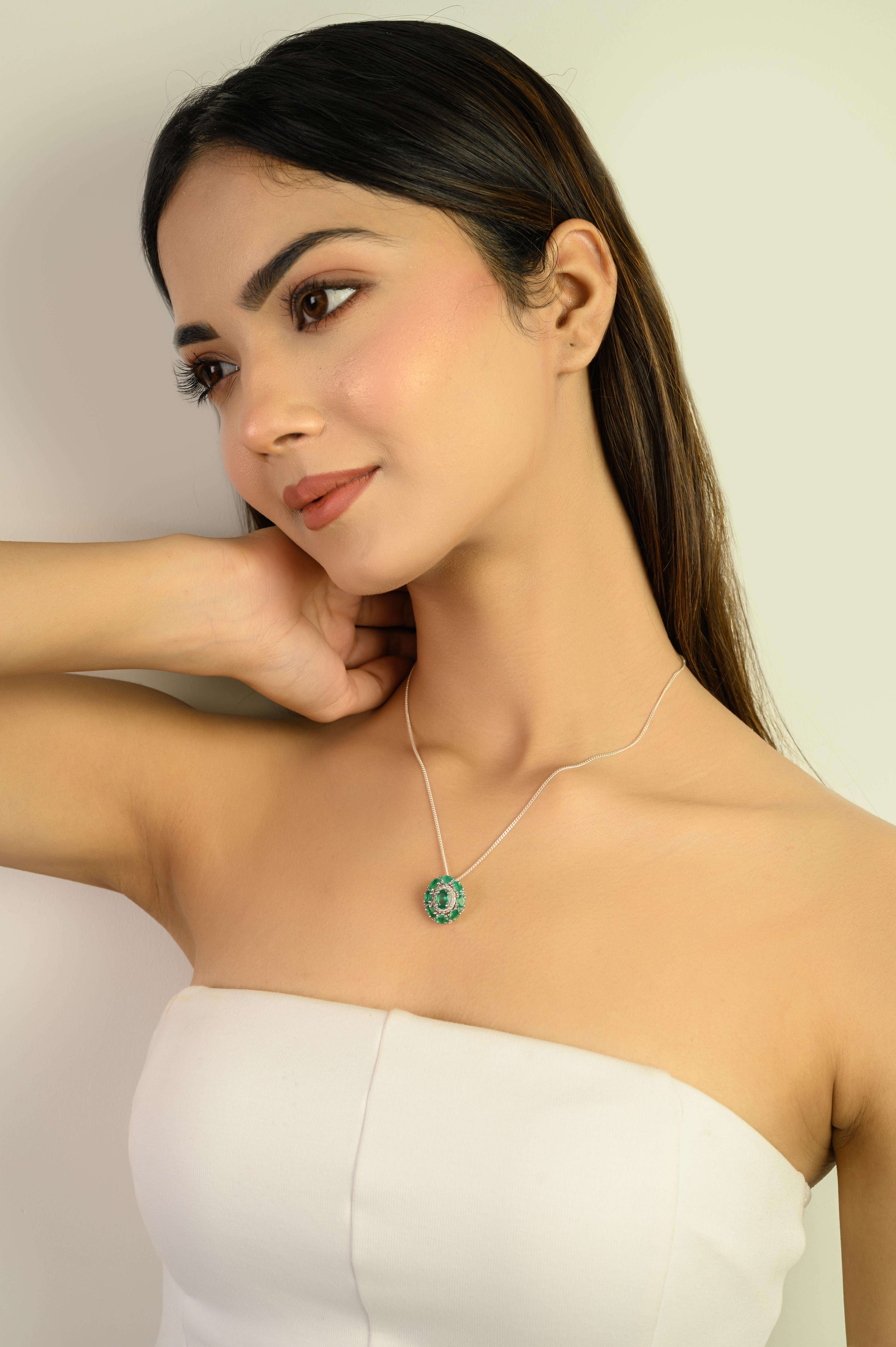 Silvorra Handcrafted 4.65 Ct Natural Emerald and Diamond Pendant in 925 Silver For Sale 5