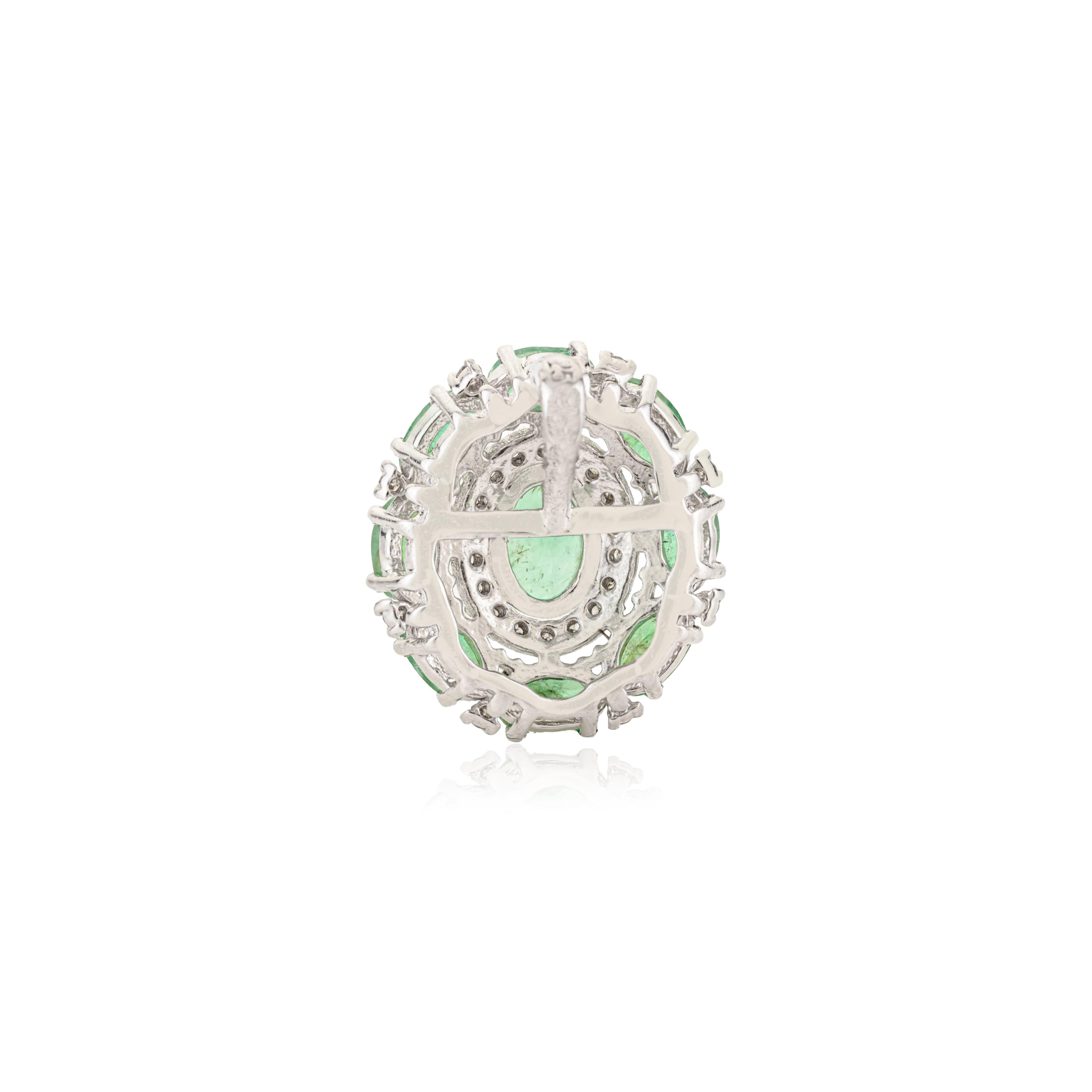 Silvorra Handcrafted 4.65 Ct Natural Emerald and Diamond Pendant in 925 Silver For Sale 1