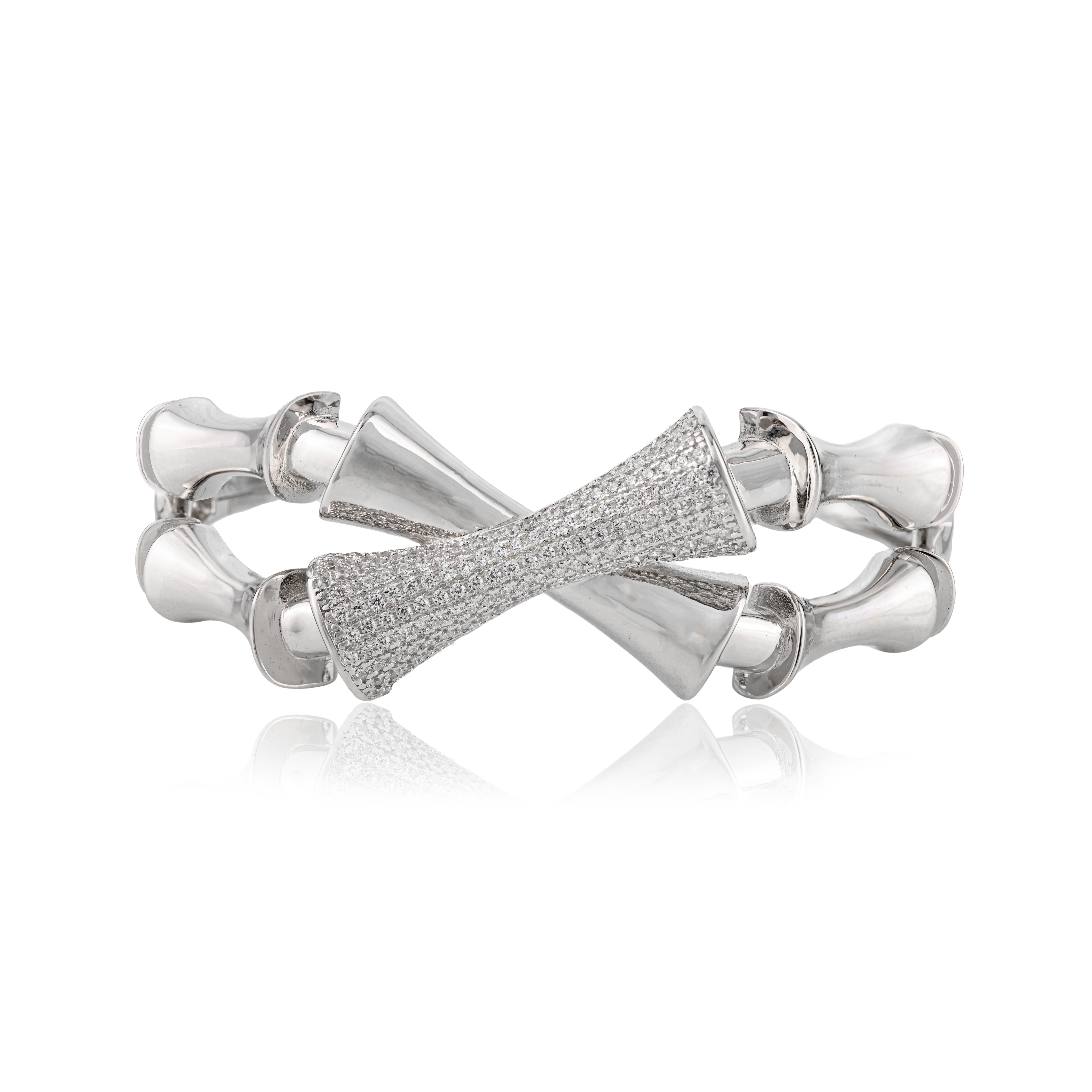 Silvorra Handgefertigtes 925 Silber Couture Manschettenarmband mit weißen Cubic Zirkonia (Art déco) im Angebot