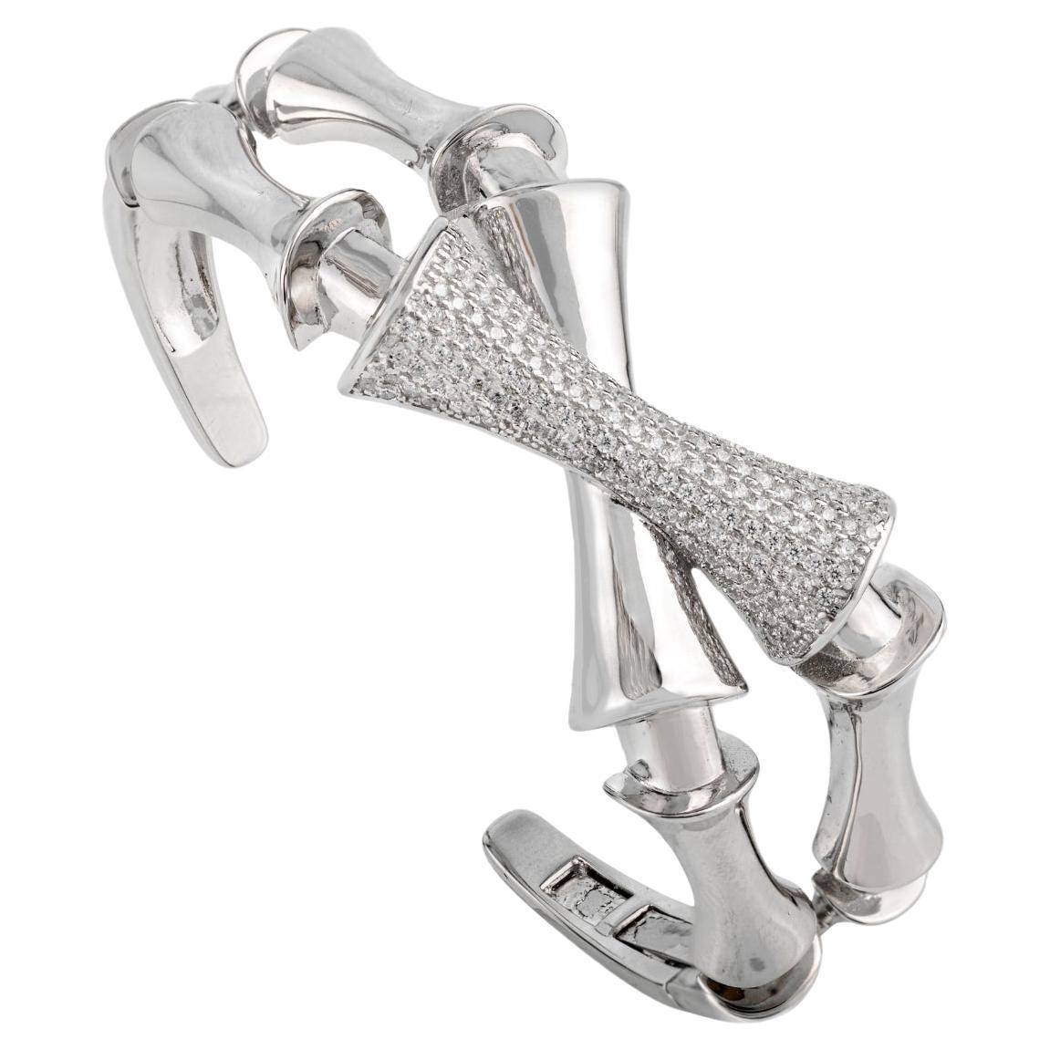 Silvorra Handgefertigtes 925 Silber Couture Manschettenarmband mit weißen Cubic Zirkonia im Angebot