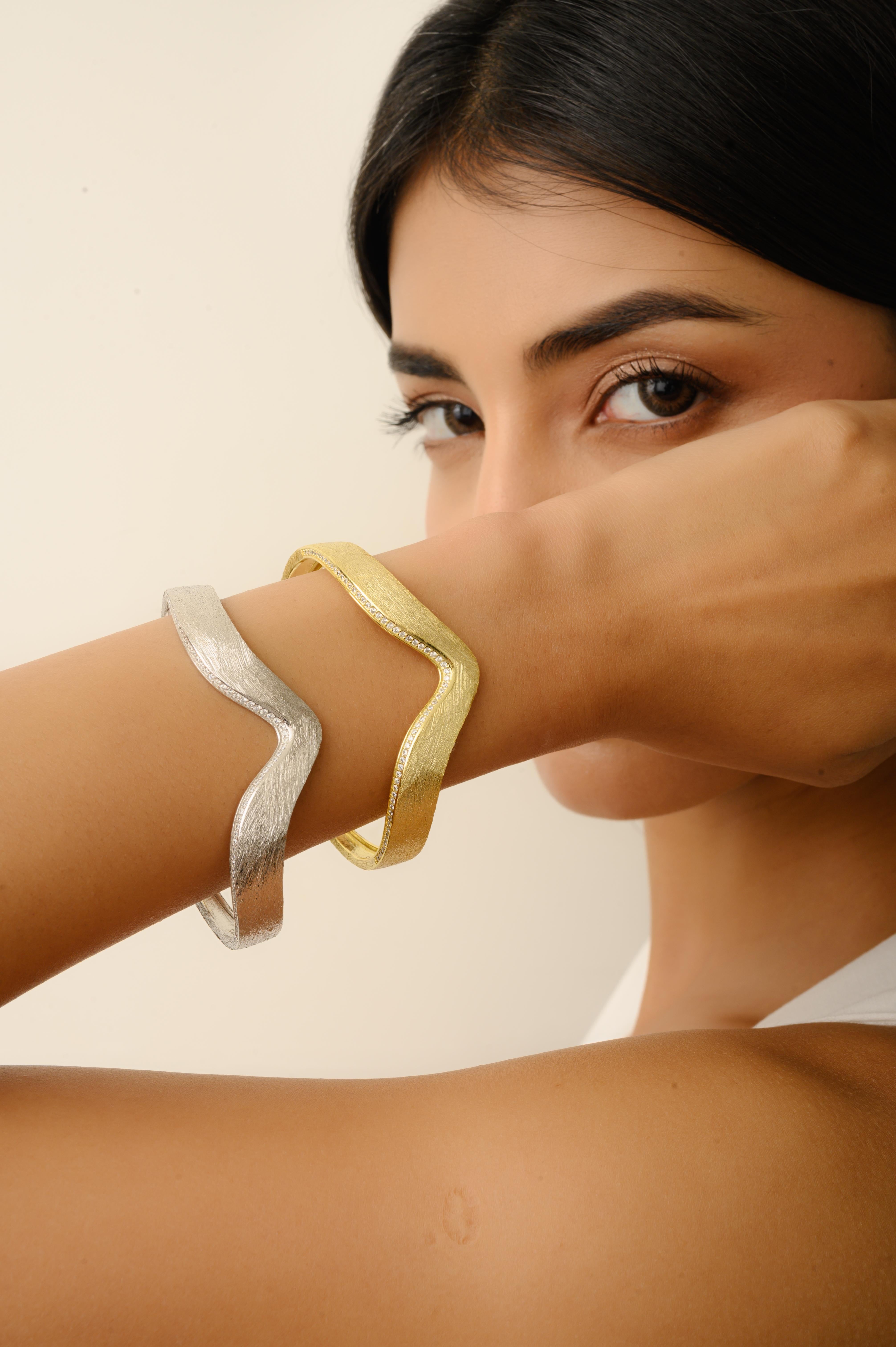 Bracciale regolabile con zirconi ondulati in argento 925 e tonalità oro di Silvorra in vendita 5